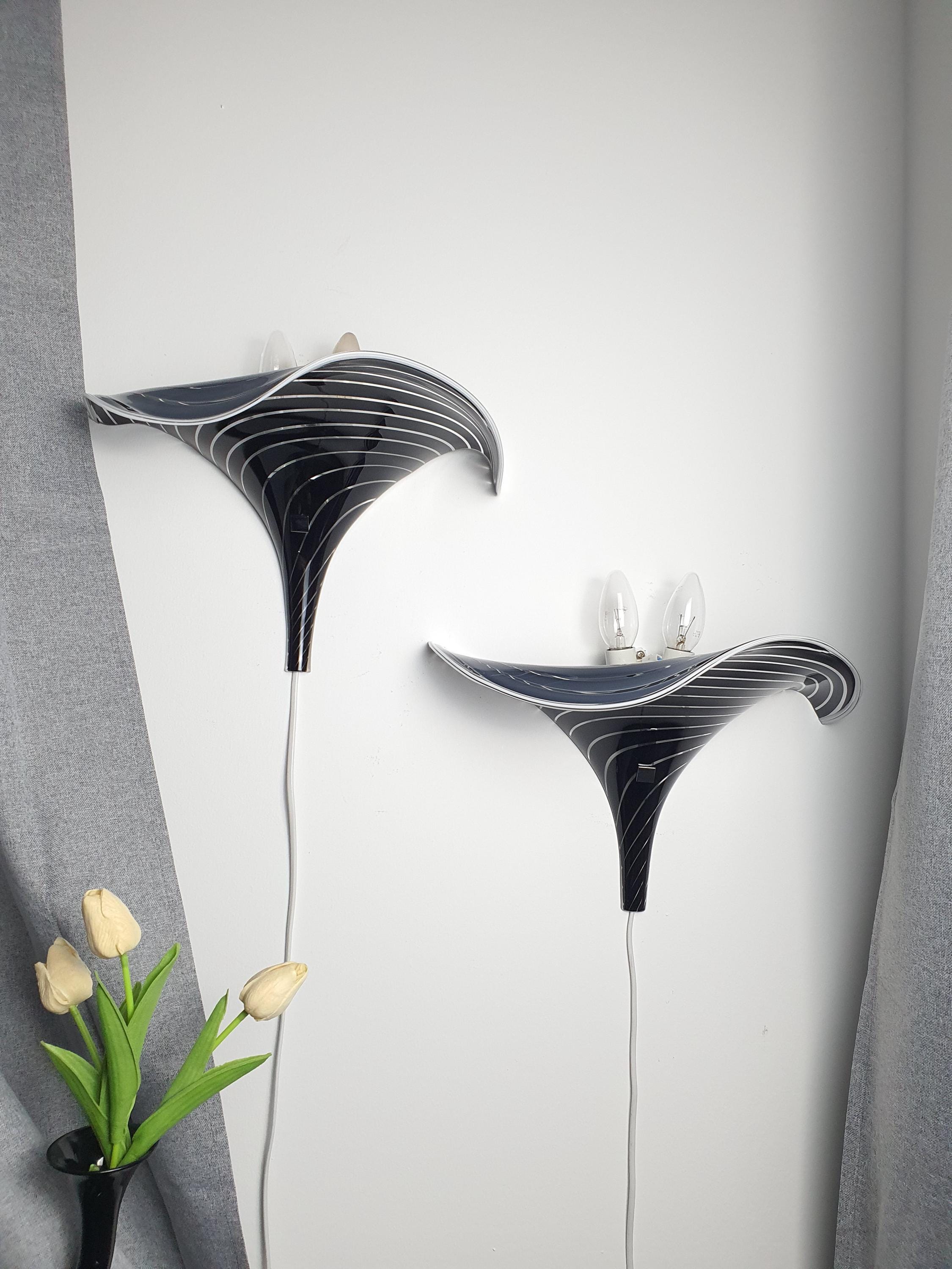 Vintage Murano calla lily wall sconce side profile, showing 18cm depth, black clear zebra stripe wave form glass