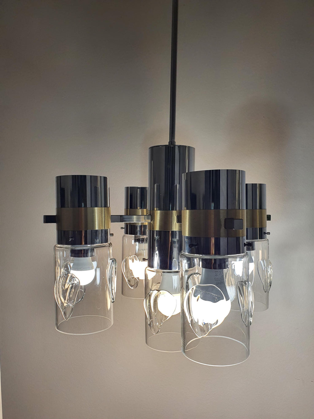 Vintage Space Age Sputnik chandelier in entryway, chrome gold five-arm starburst, 89cm height, architectural MCM statement