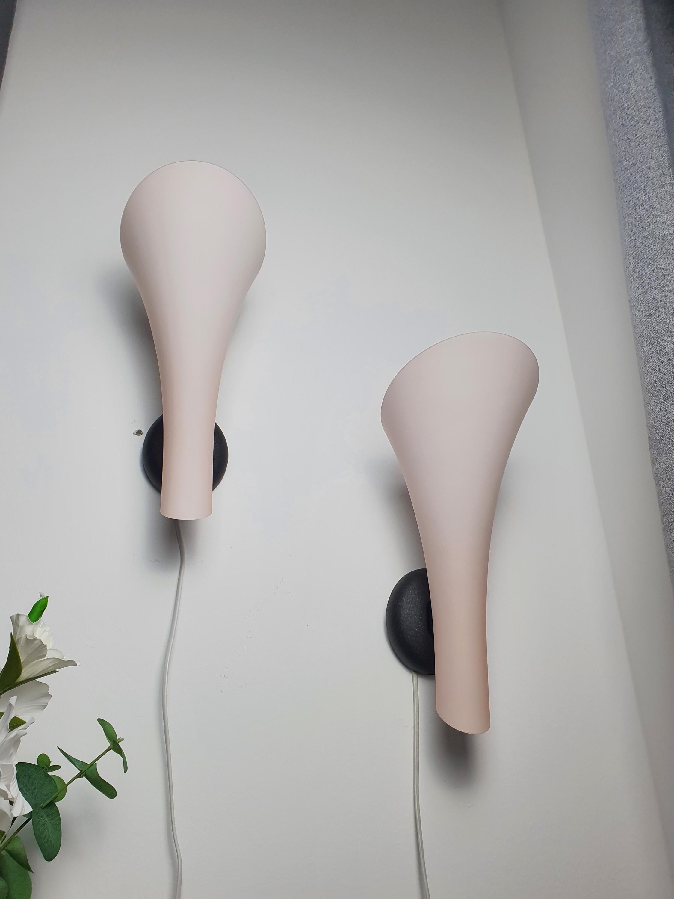 Attr. Carlo Nason for Murano Due Contessina set of 2 pink fluite wall sconces