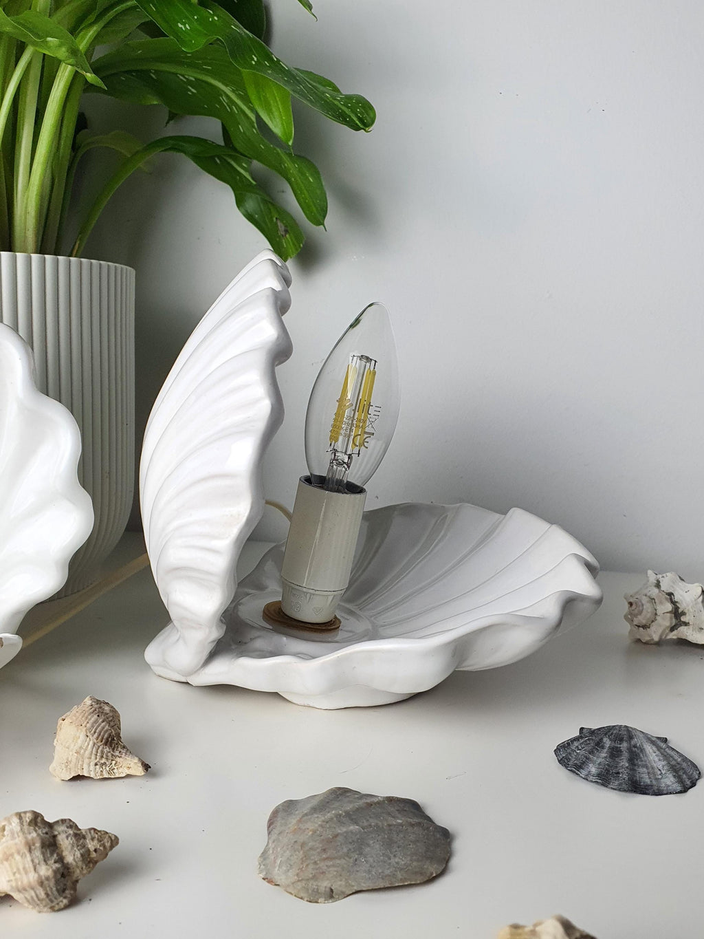 一对复古意大利白色陶瓷贝壳造型床头灯