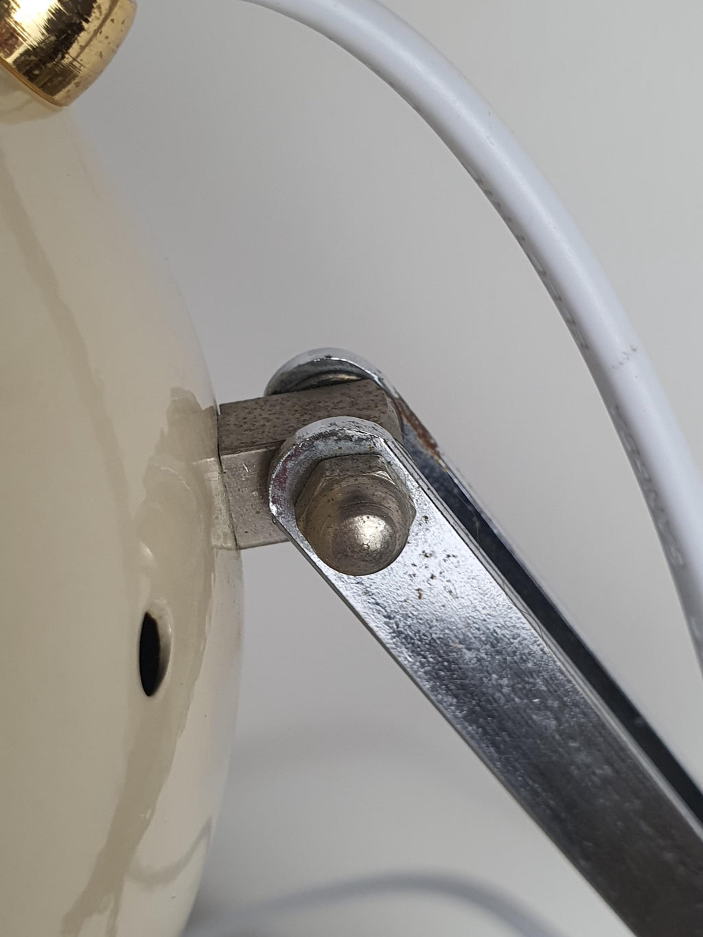 Beige and chrome eyeball Space Age vintage desk lamp / 1970s Italian retro lighting