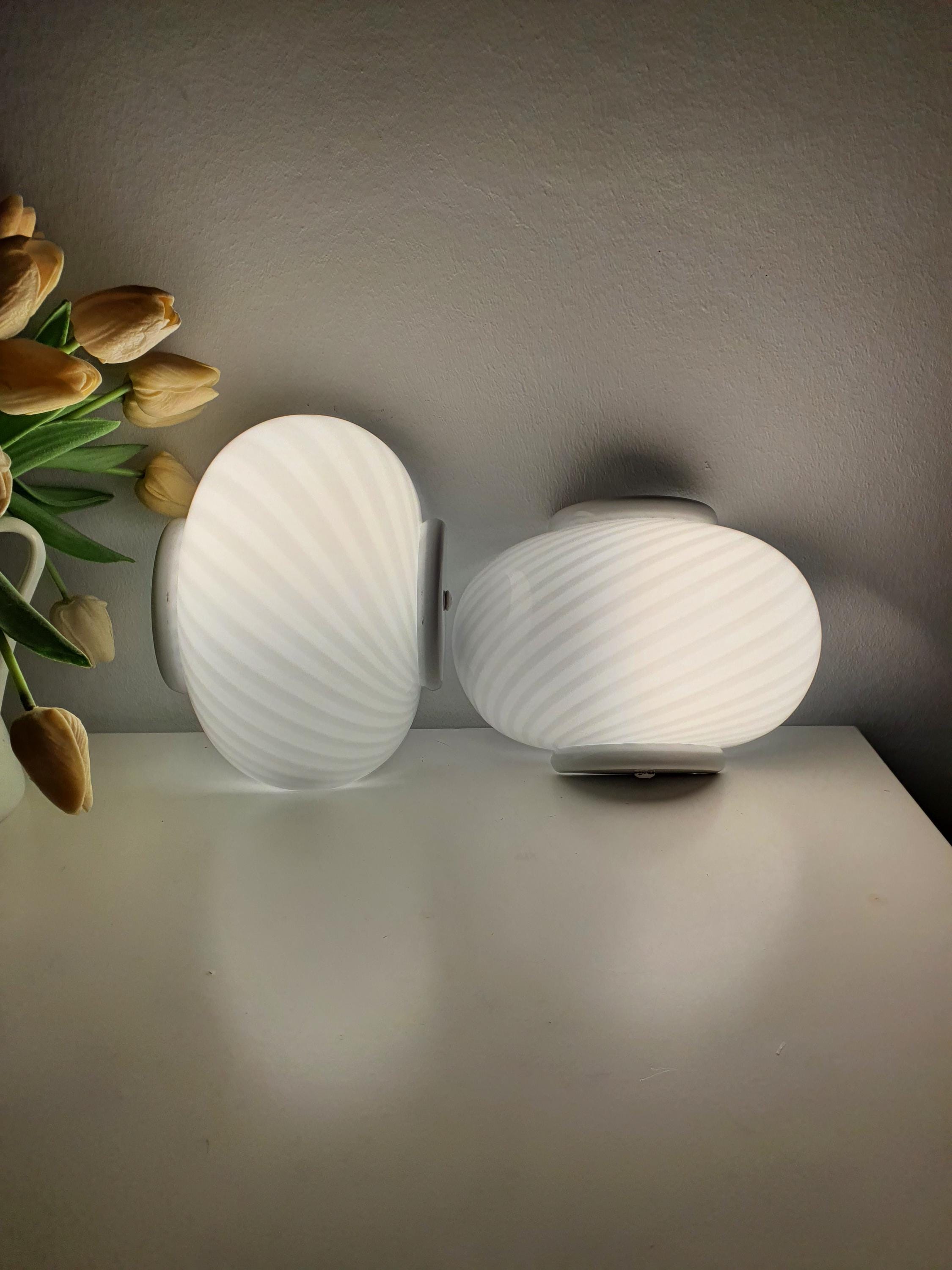 Paar Vintage Weiße Wirbel-Wandleuchten aus Muranoglas | Midcentury Modern MCM Dekor