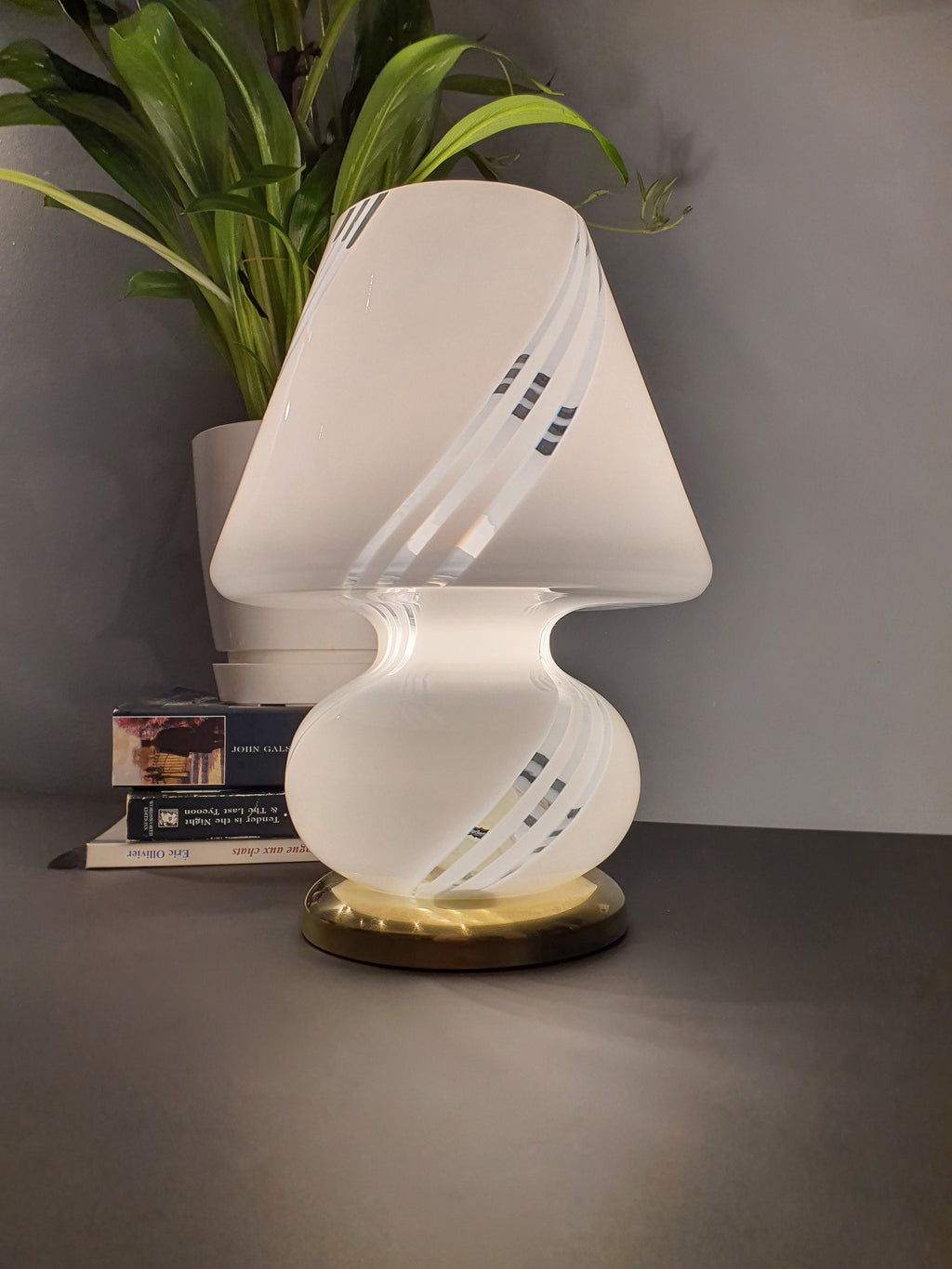 Murano Glass Mushroom Lamp: 1970s Mid-Century Modern White Swirl