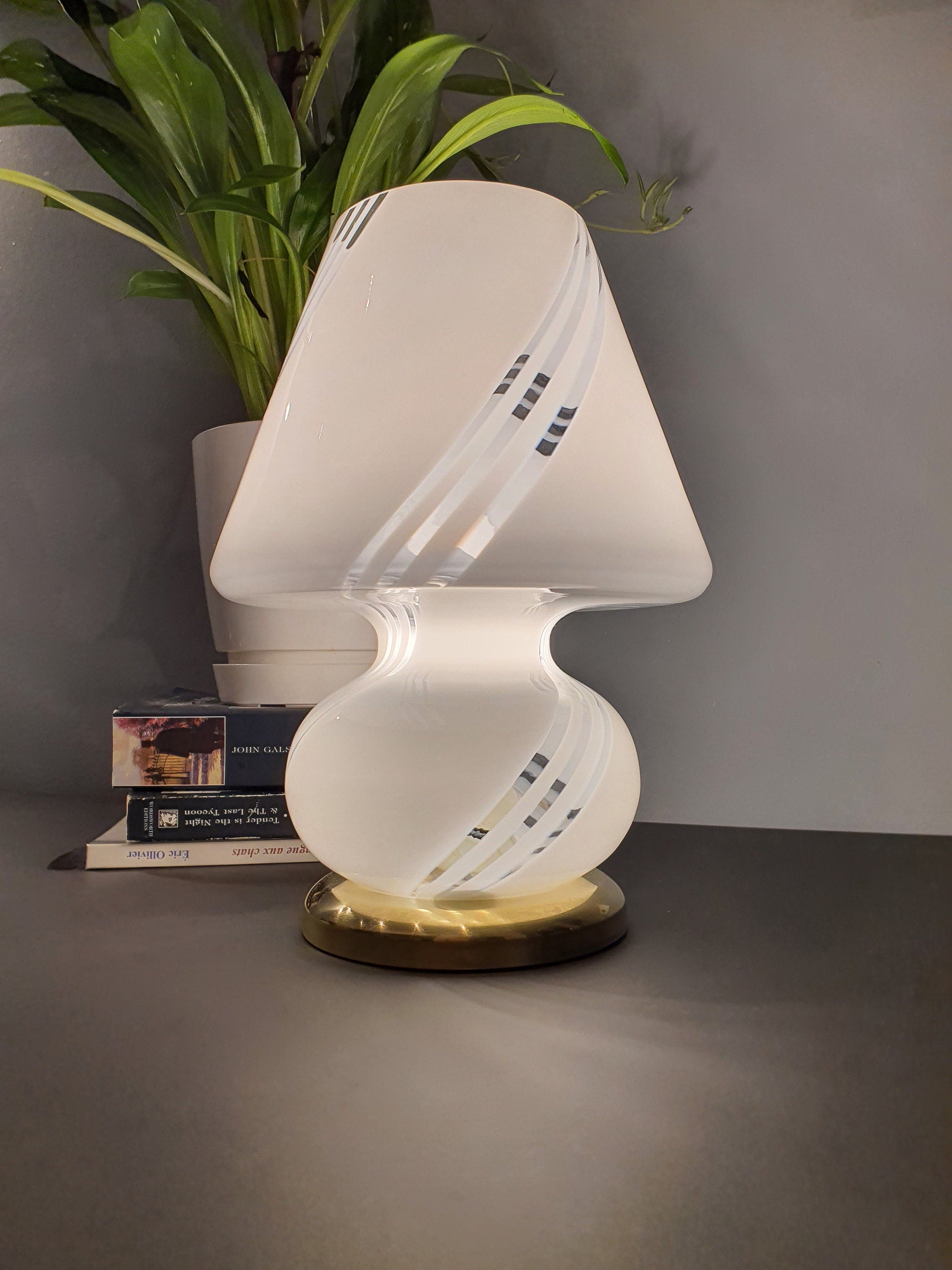 Murano Glass Mushroom Lamp: 1970s Mid-Century Modern White Swirl