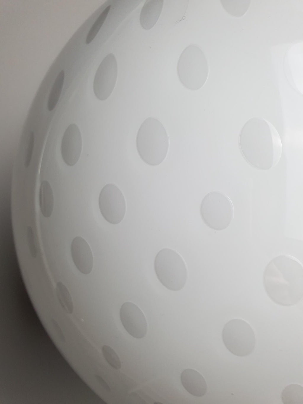 Подвесной светильник шар из муранского стекла белого цвета с пузырьками