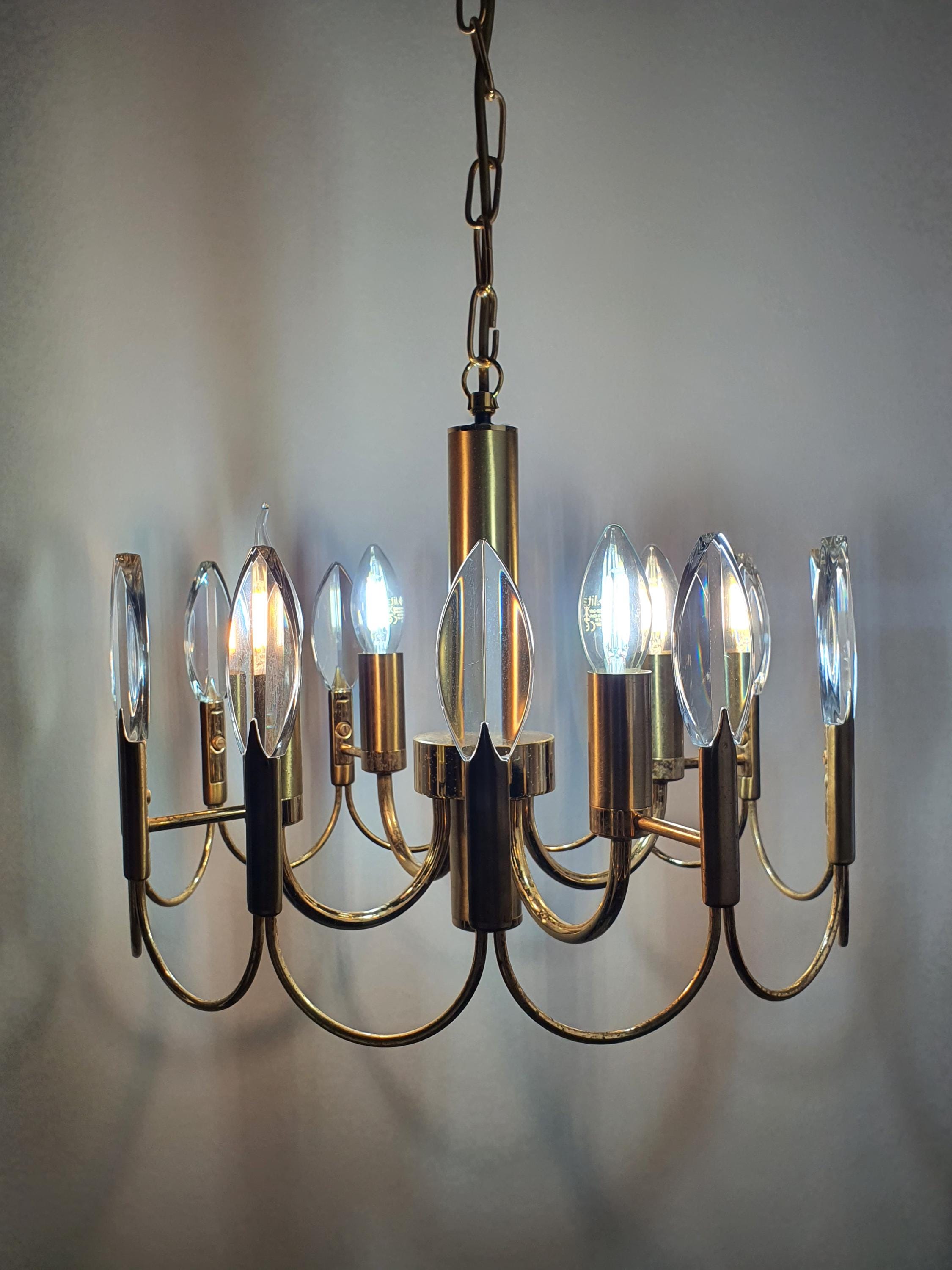 Lustre vintage en laiton et cristal à 4 bras – Attribué à Sciolari, motif double vague, Hollywood Regency, années 1960-1970