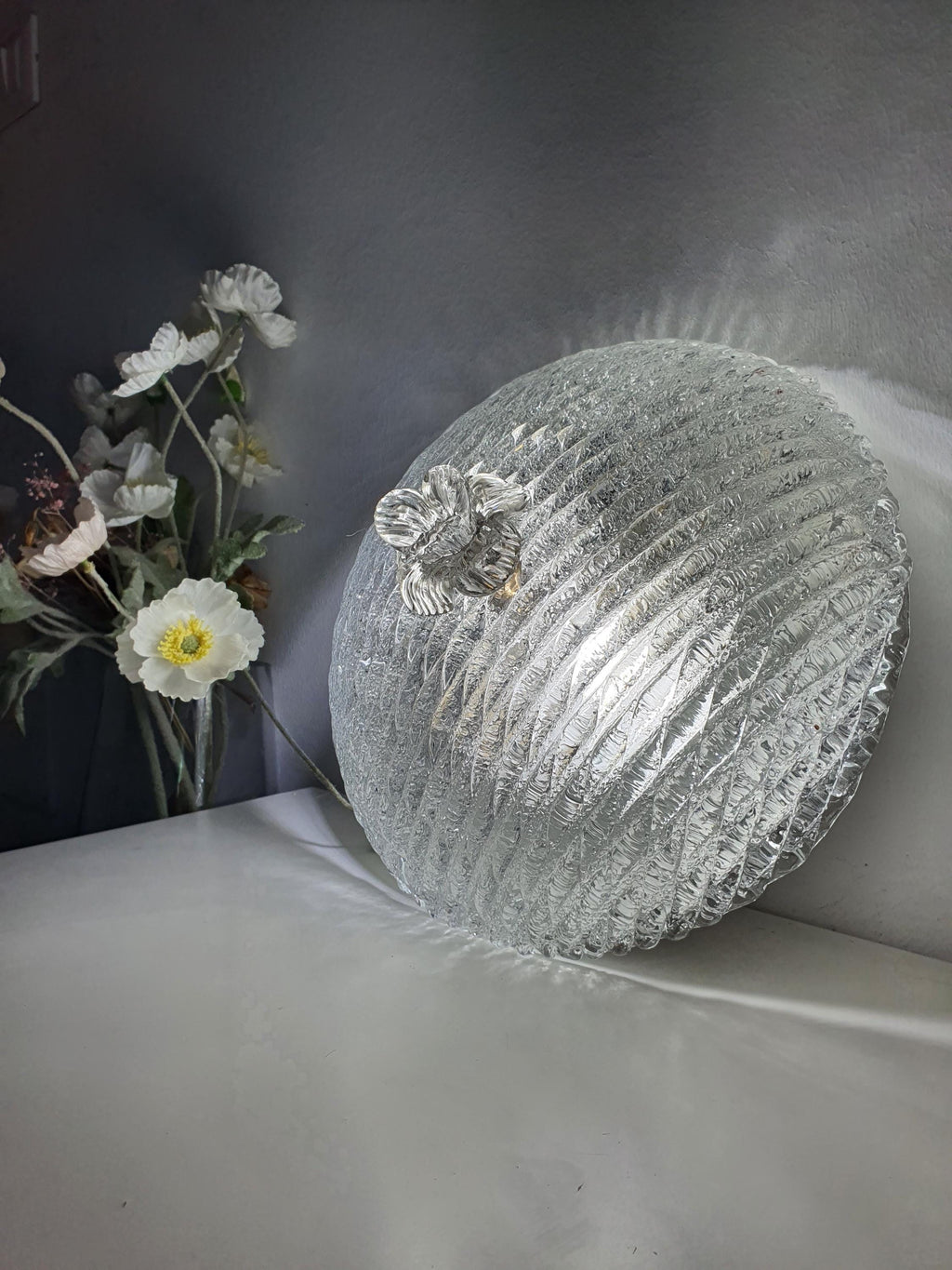Decorative floral crown detail on vintage Murano glass ribbed shell flush mount, Art Deco ornamental top