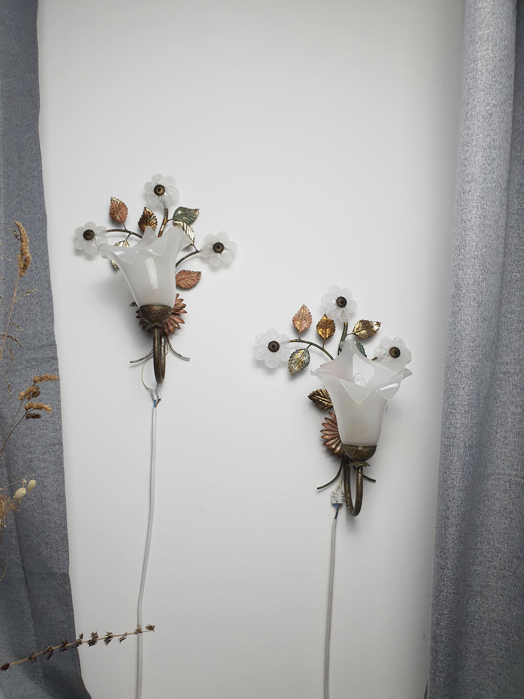 Aged bronze patina and Murano glass calla lily detail on vintage Italian toleware floral sconce, 1960s–1970s Italy