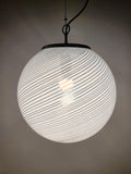 Vintage-Muranoglas Globe-Pendelleuchte weißer Filigranwirbel transparent Italien