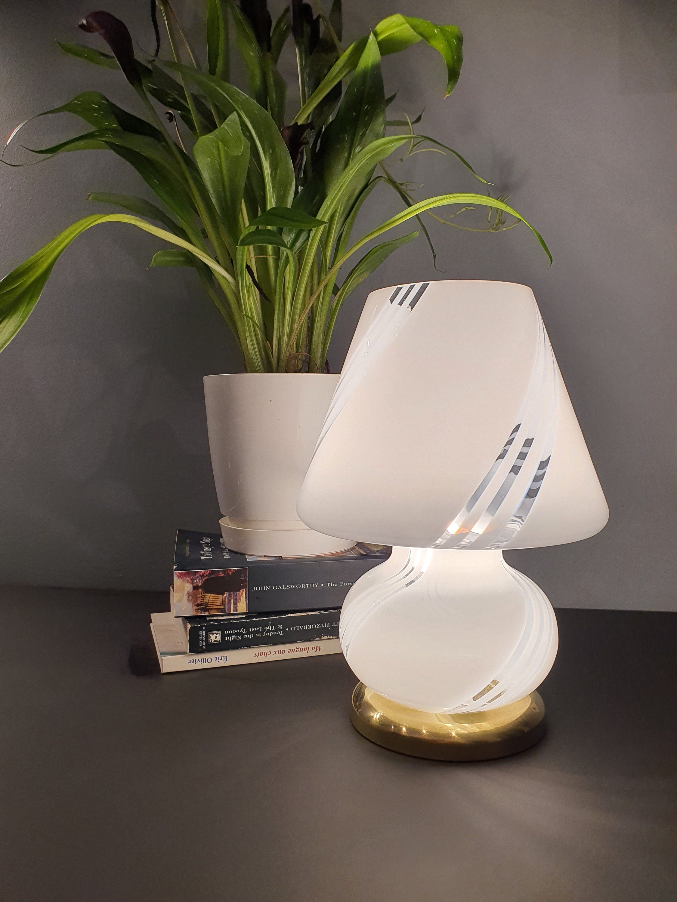 Murano Glass Mushroom Lamp: 1970s Mid-Century Modern White Swirl