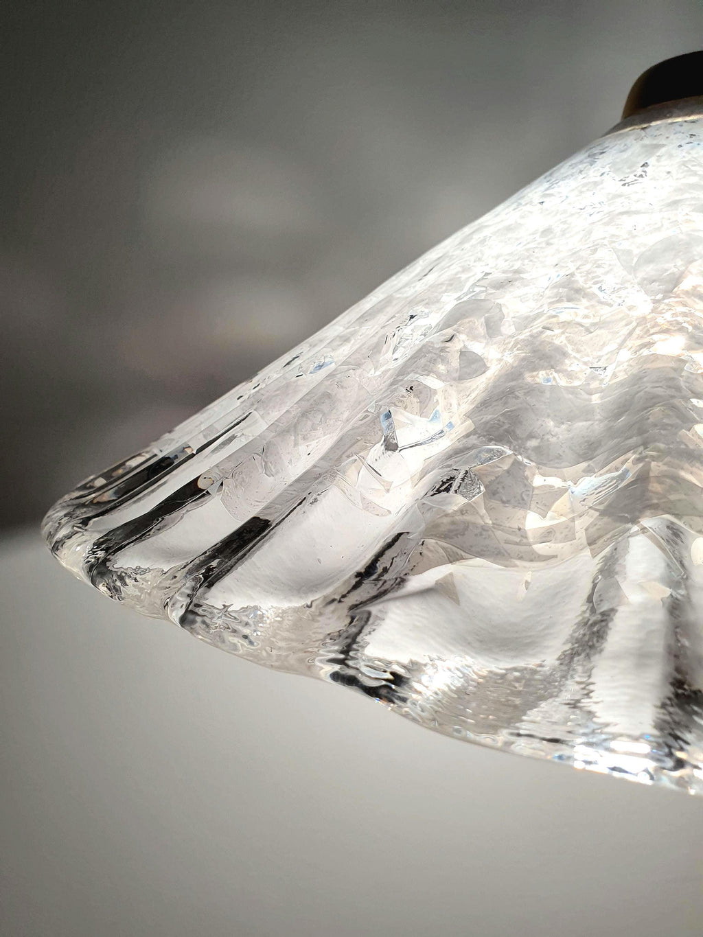 Murano glass shell pendant front view, clear body with white glass inclusions, gold-toned hardware
