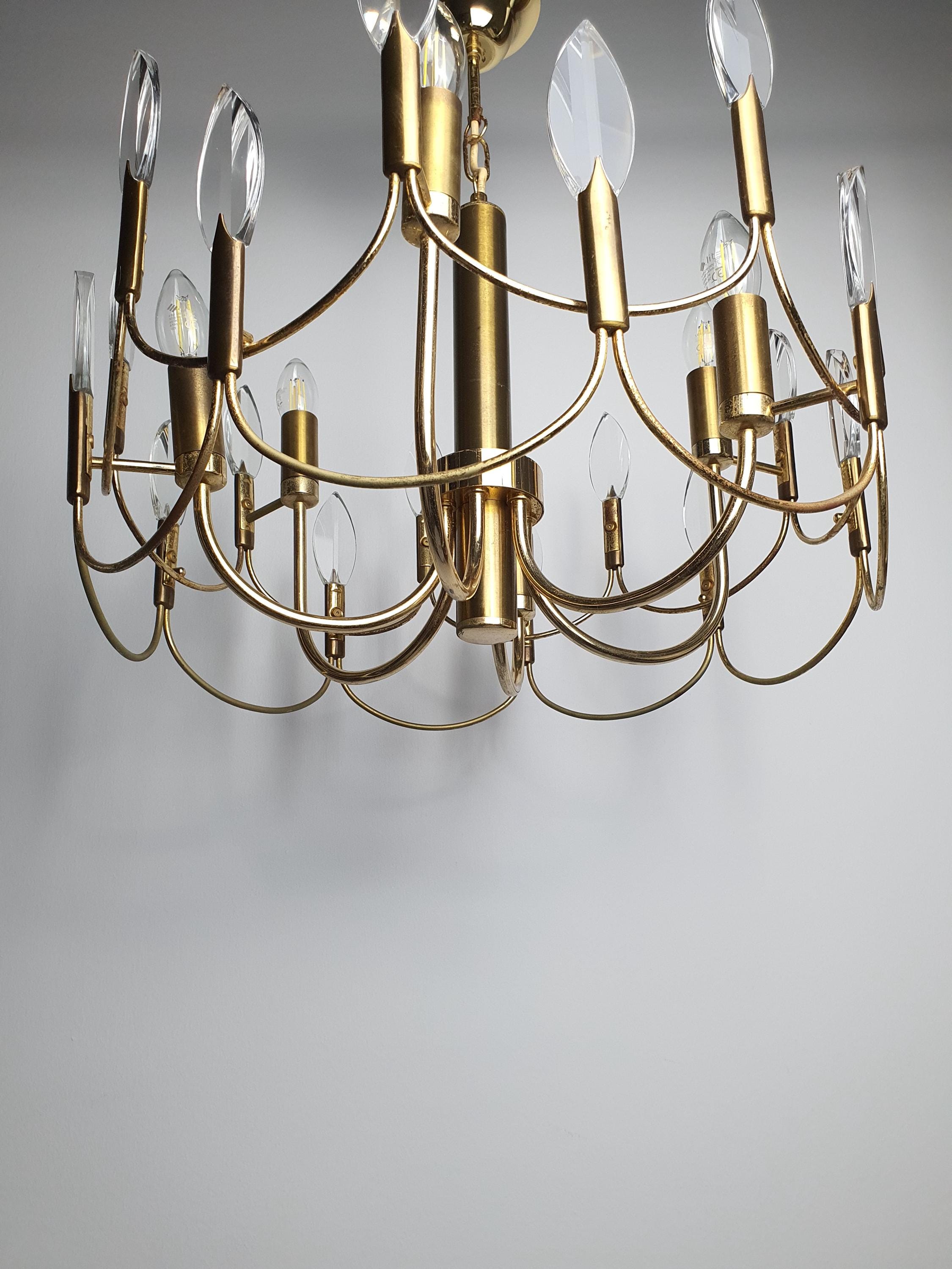 Sciolari-attributed 6-arm chandelier side profile, double-wave brass structure with cascading crystal drops