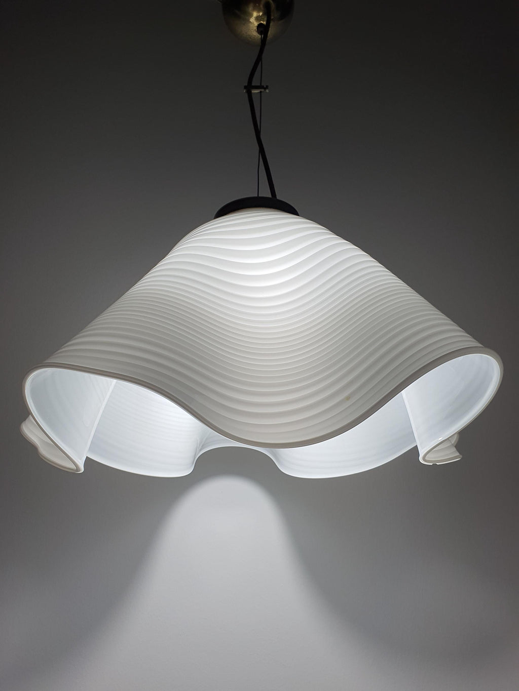 Murano fazzoletto pendant — gold-toned base and white swirled glass contrast
