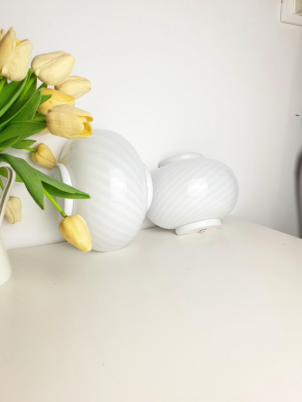 Paar Vintage Weiße Wirbel-Wandleuchten aus Muranoglas | Midcentury Modern MCM Dekor