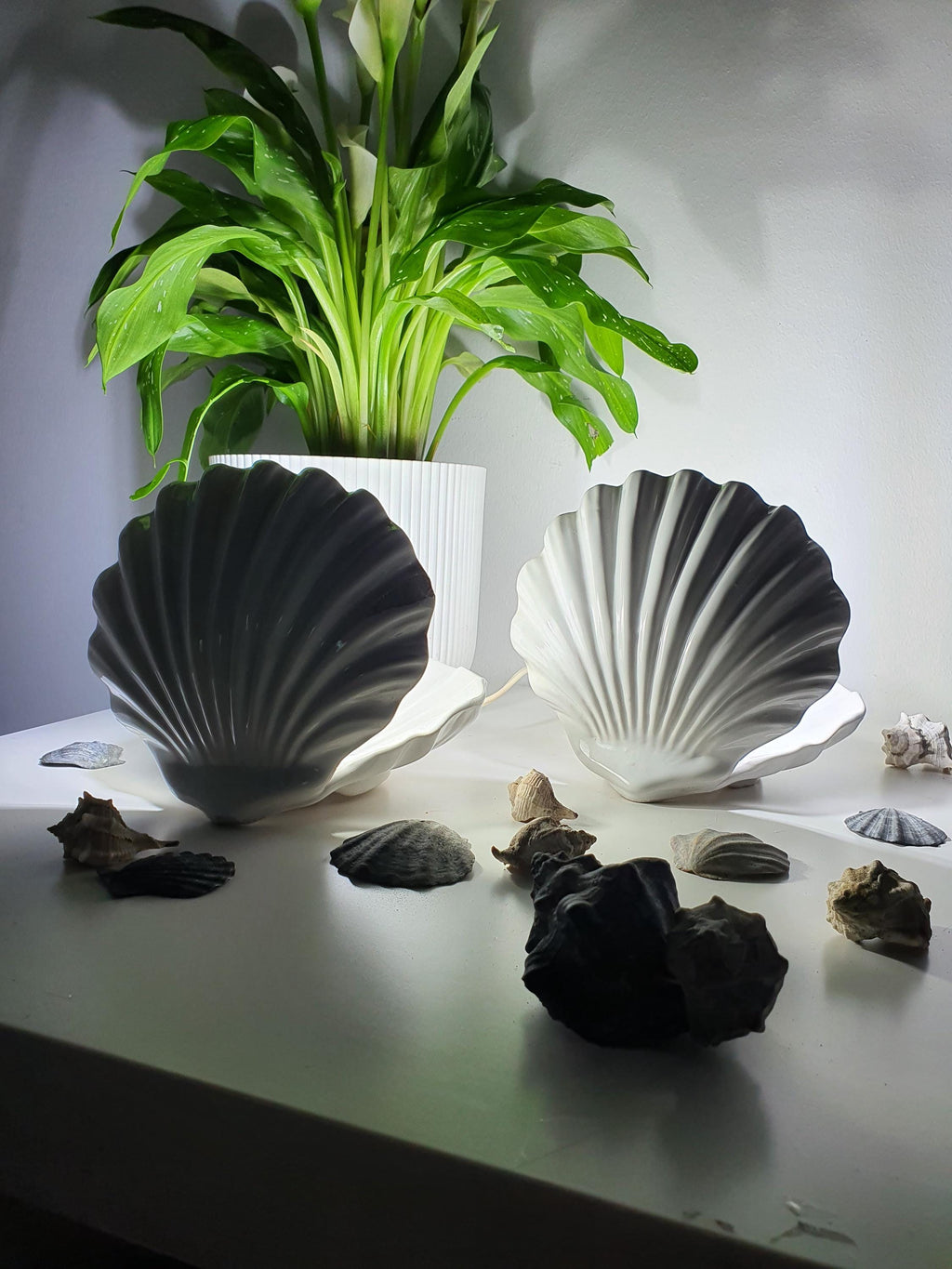 一对复古意大利白色陶瓷贝壳造型床头灯