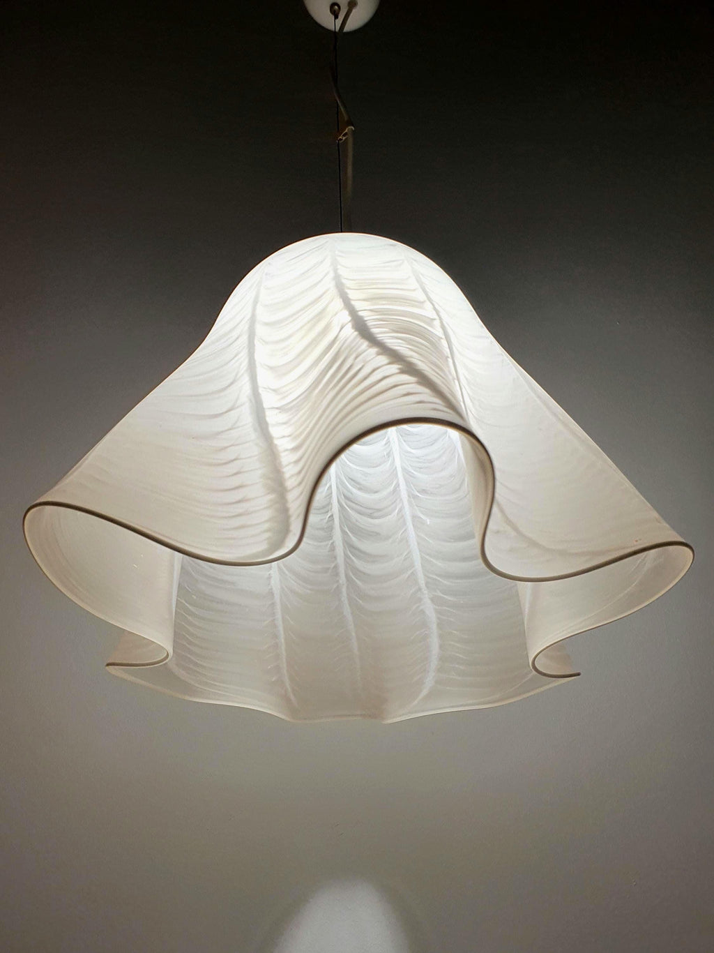 Vintage pink satin Murano glass handkerchief pendant lamp, Italian floral ceiling light, mid-century romantic lighting