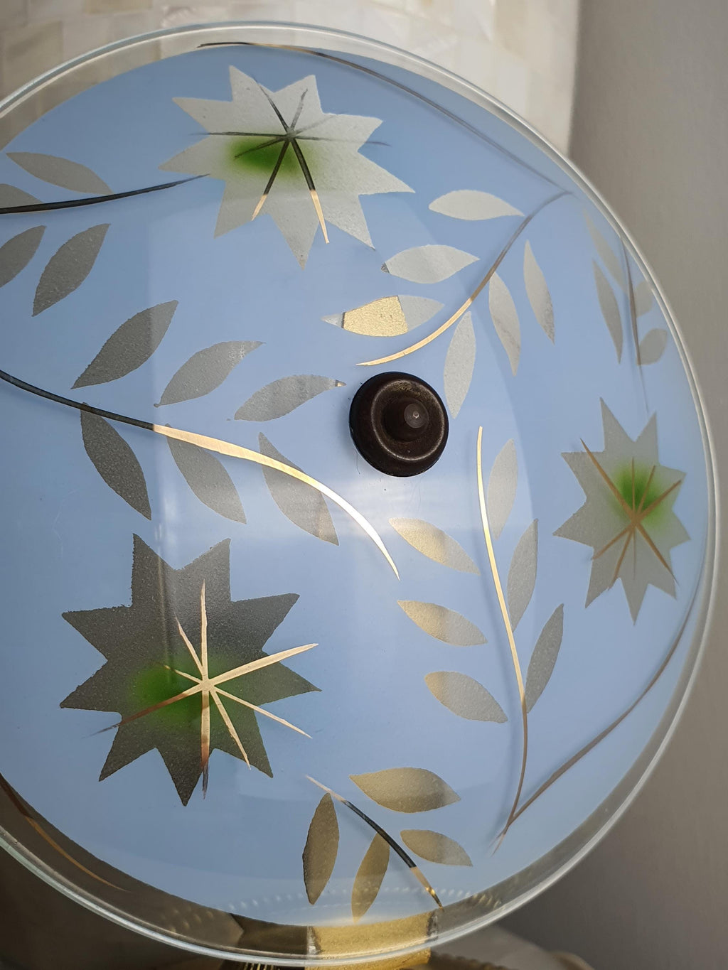 1950s Italian bedside light — handpainted blue and gold glass screen shade, detail