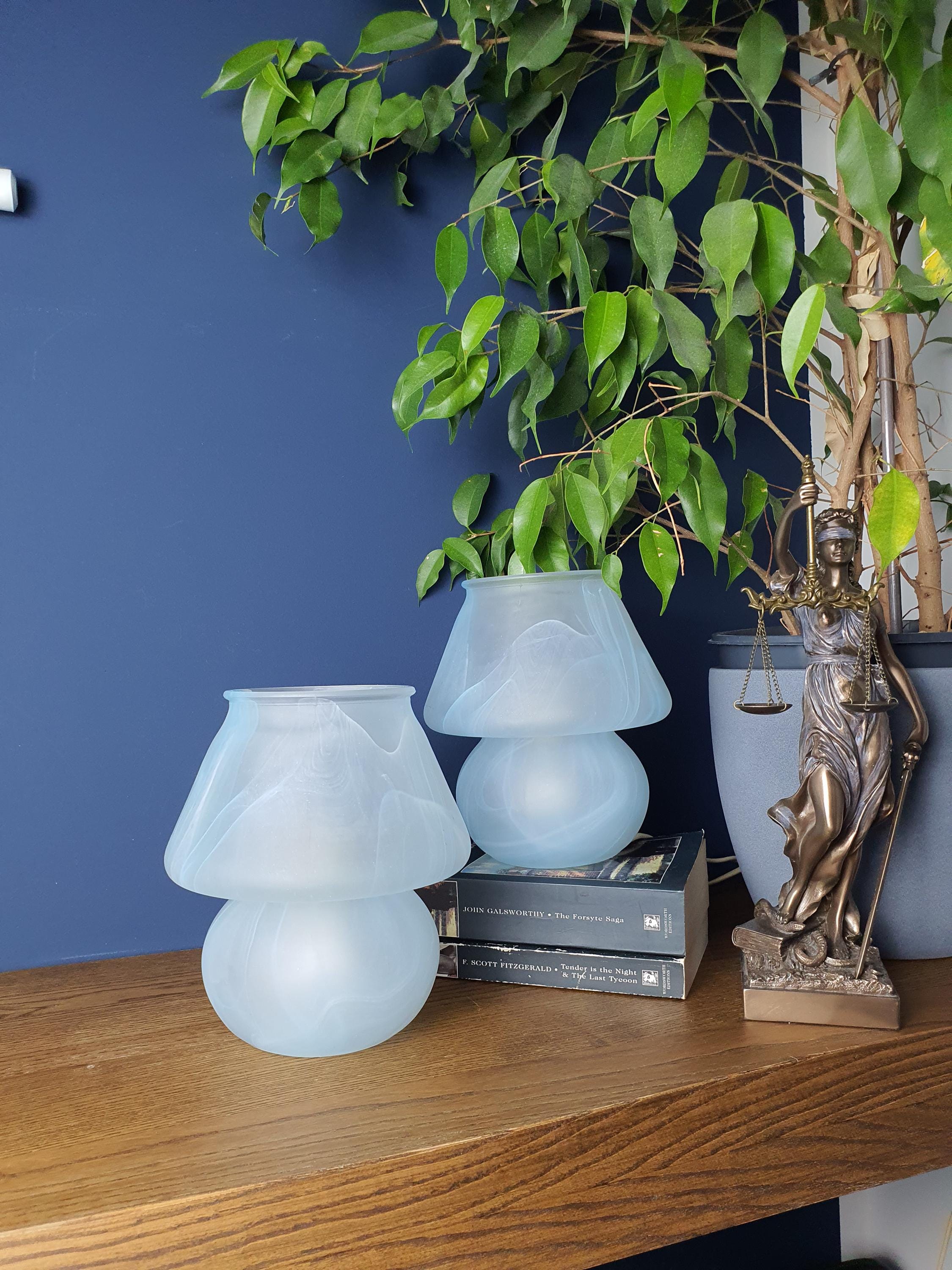 Due P. Murano mushroom lamp front view, thick satin frosted glass, blue marbled wave pattern, classic mushroom silhouette