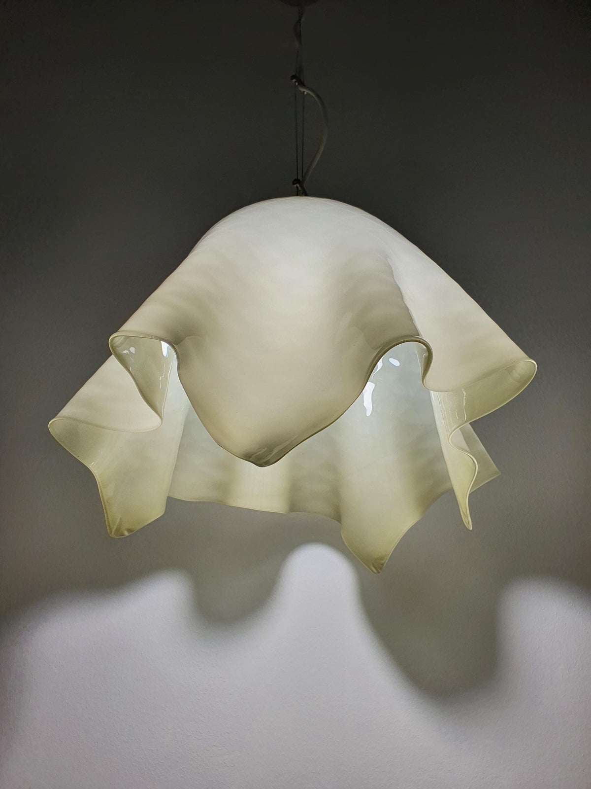 Undulating glass edges on a vintage green Fazzoletto pendant
