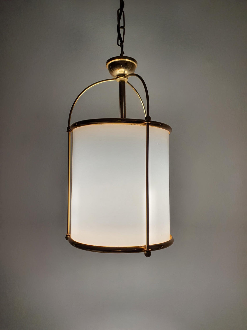 金色框架乳白玻璃吊灯 | 中世纪现代入口与浴室照明