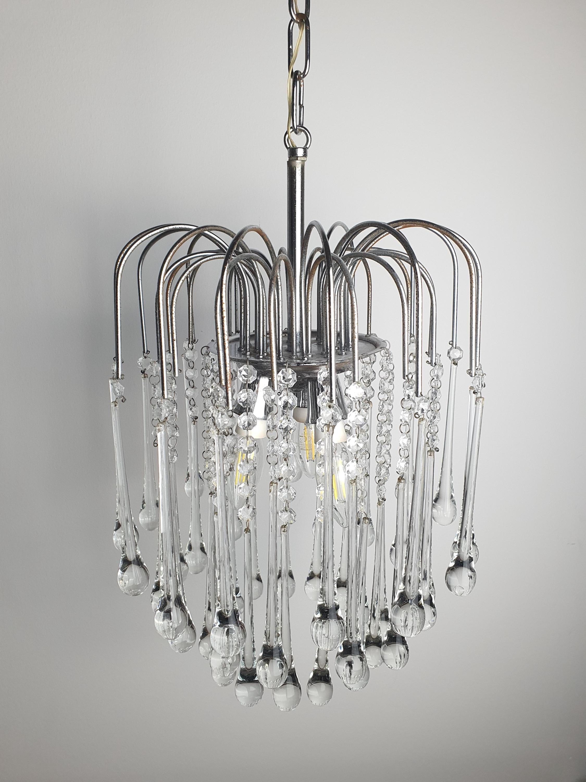 Vintage Murano clear teardrop cascade chandelier side profile, showing 47cm height excluding chain, clear drops and chrome frame