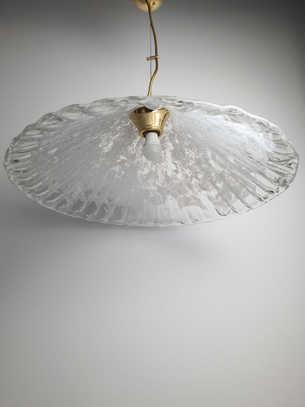 Underside view of vintage Murano glass shell pendant, E27 socket, clear and white layered glass