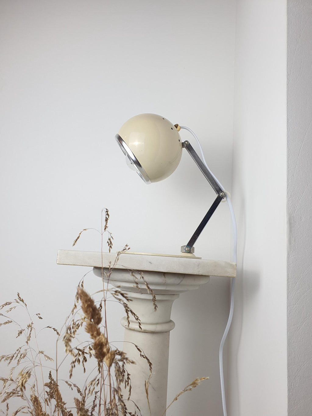 Beige and chrome eyeball Space Age vintage desk lamp / 1970s Italian retro lighting