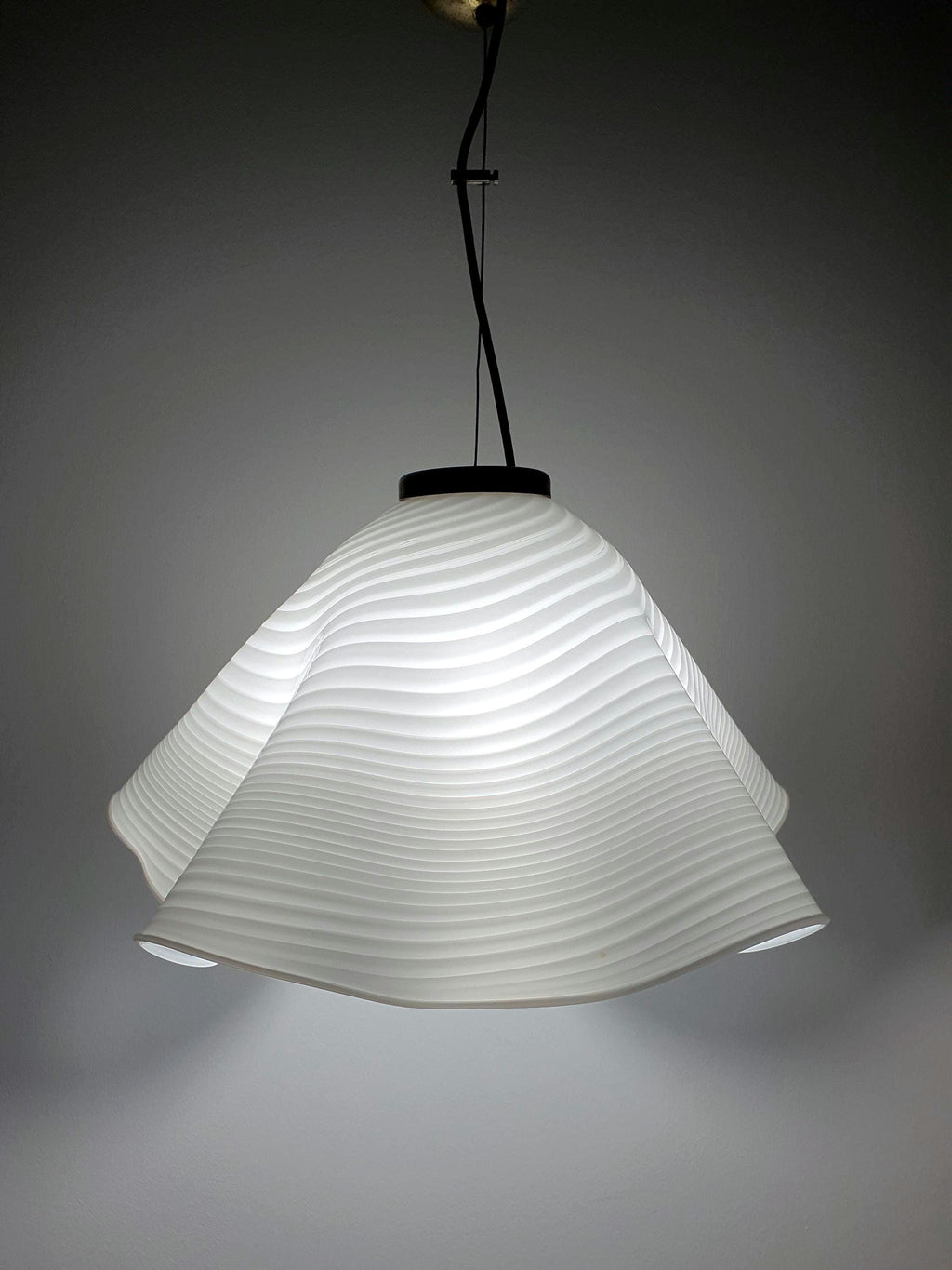 Vintage Murano glass fazzoletto pendant light — white swirled glass and gold base, front view
