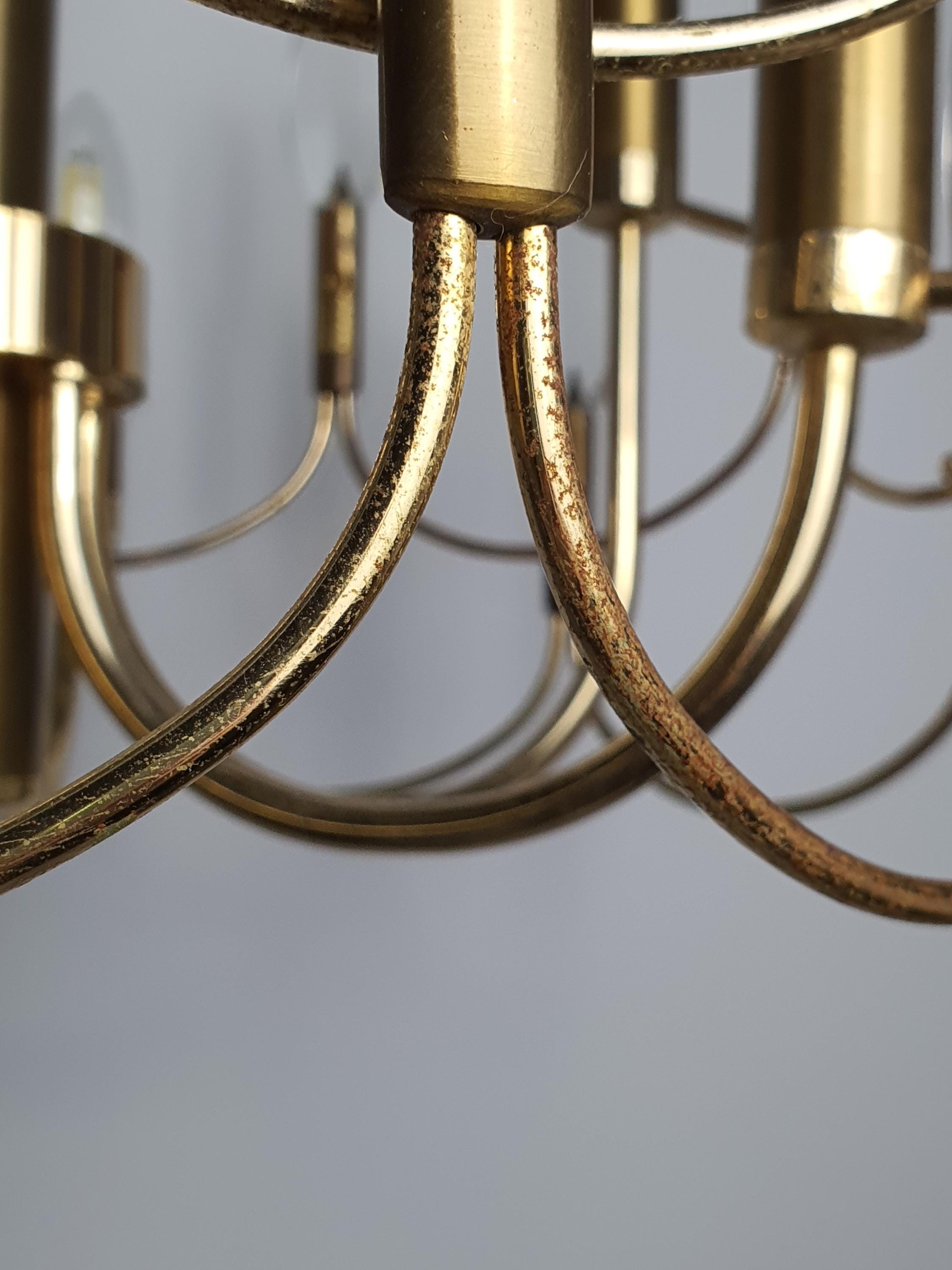 Underside view of Sciolari-attributed 6-arm chandelier, six E14 sockets, brass structure, crystal drop canopy