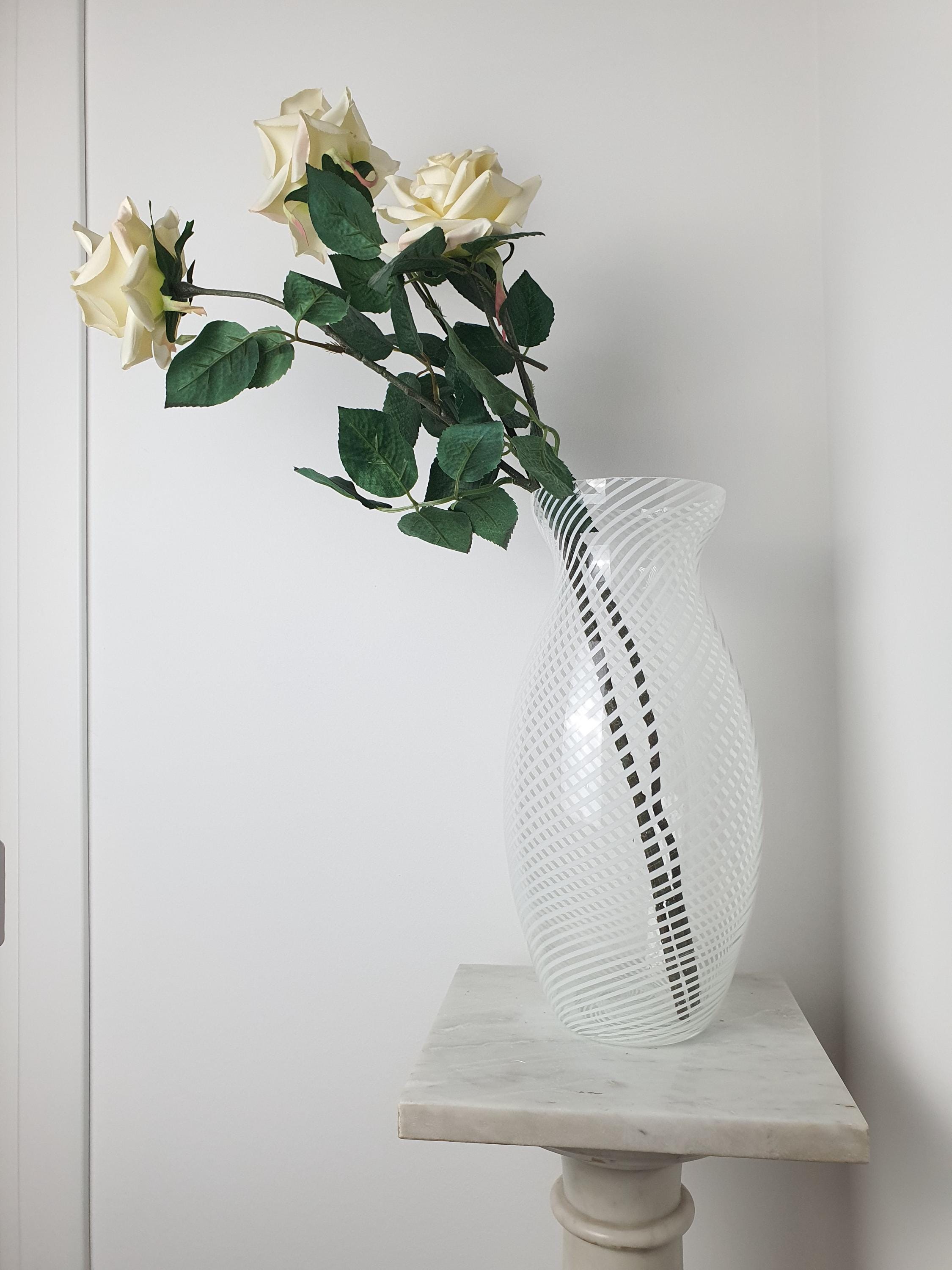 Vase en verre de Murano en filigrane vintage dans le style de Paolo Venini | Design minimaliste italien du milieu du siècle
