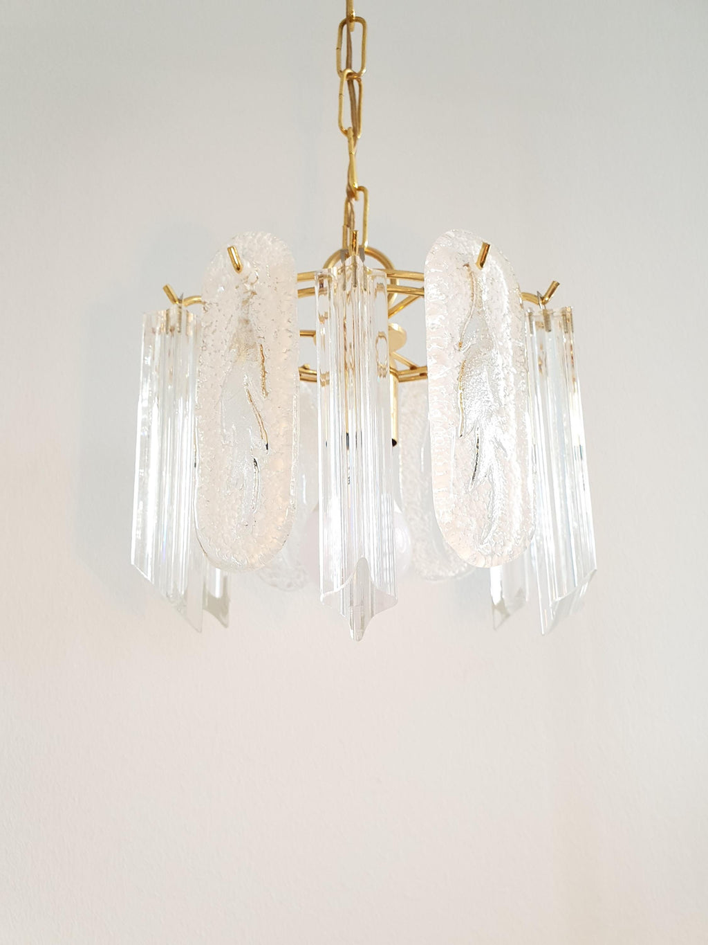 Art Deco Murano Glass Petal Chandelier: Vintage Italian Light