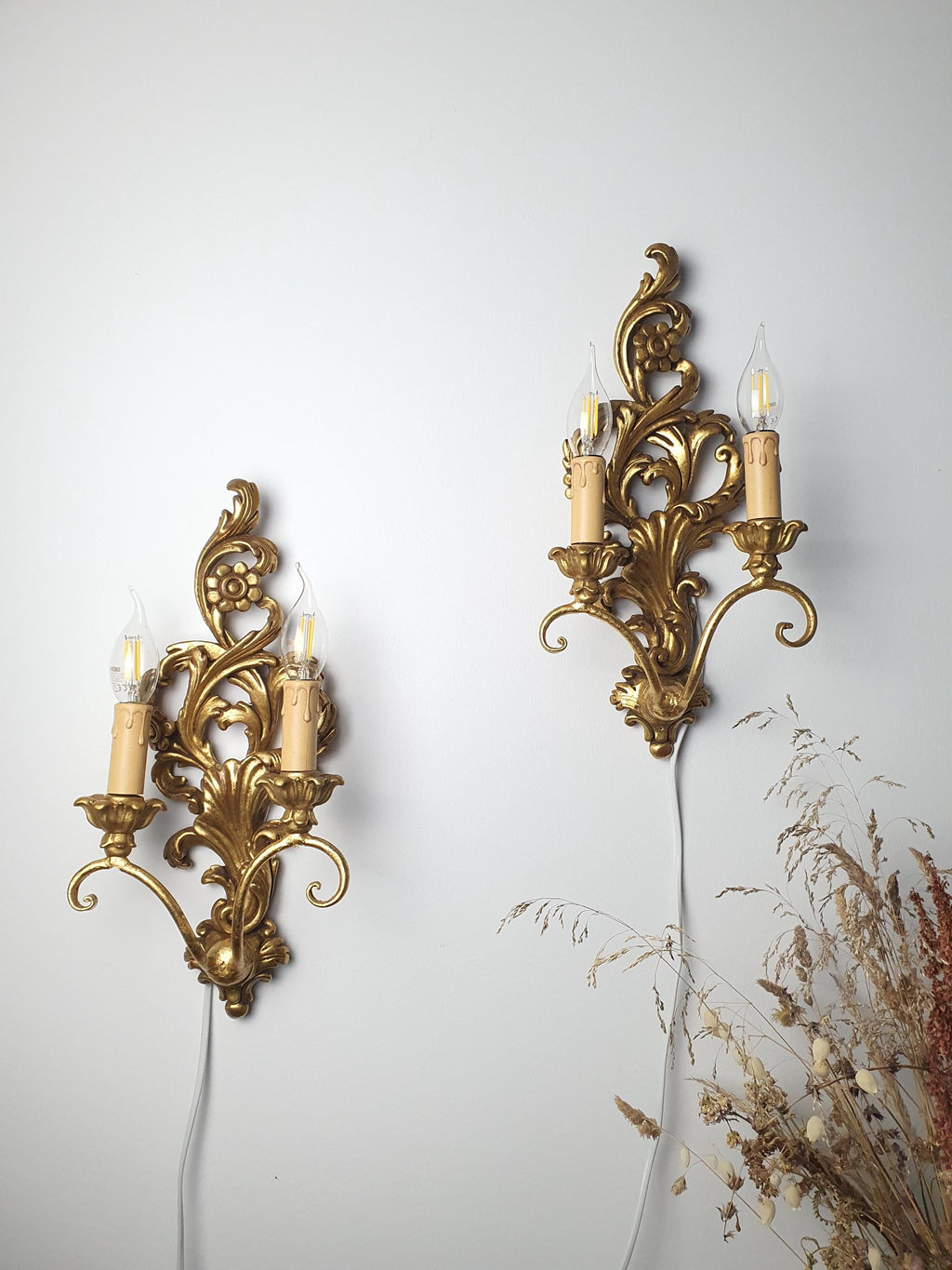 Pair of decorative Italian wall sconces in Baroque and Rococo style
