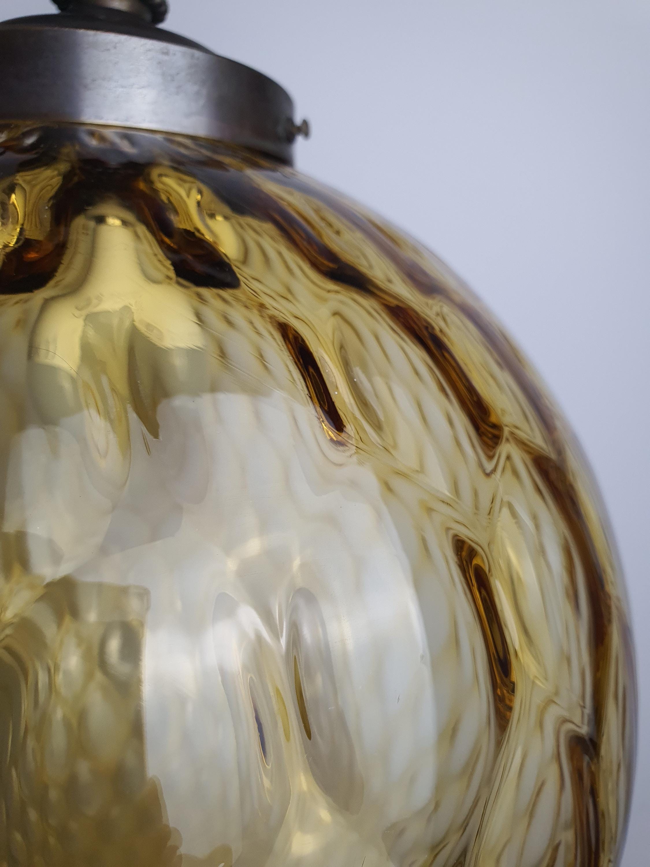 Murano glass caramel globe pendant, side profile, textured honeycomb pattern detail