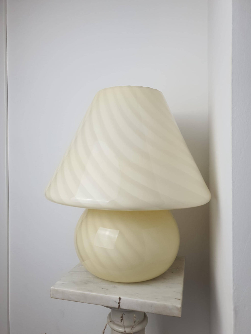 Large Murano Glass Mushroom Table Lamp 1970s Beige Candy Swirl Italian