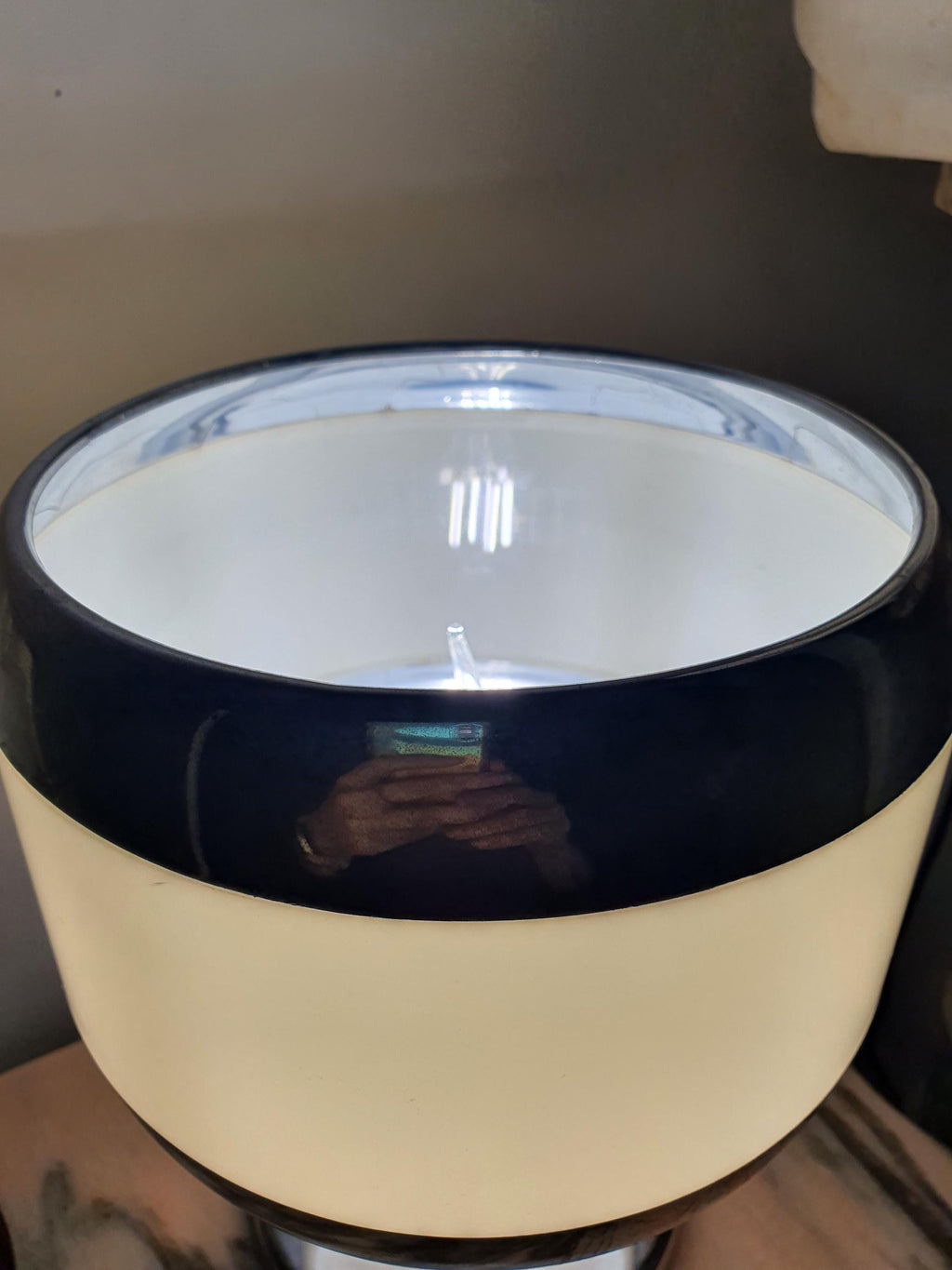 Vintage 1970s Italian Space Age table lamp front view, beige ABS body, chrome details, opalescent PMMA diffuser, 20cm wide