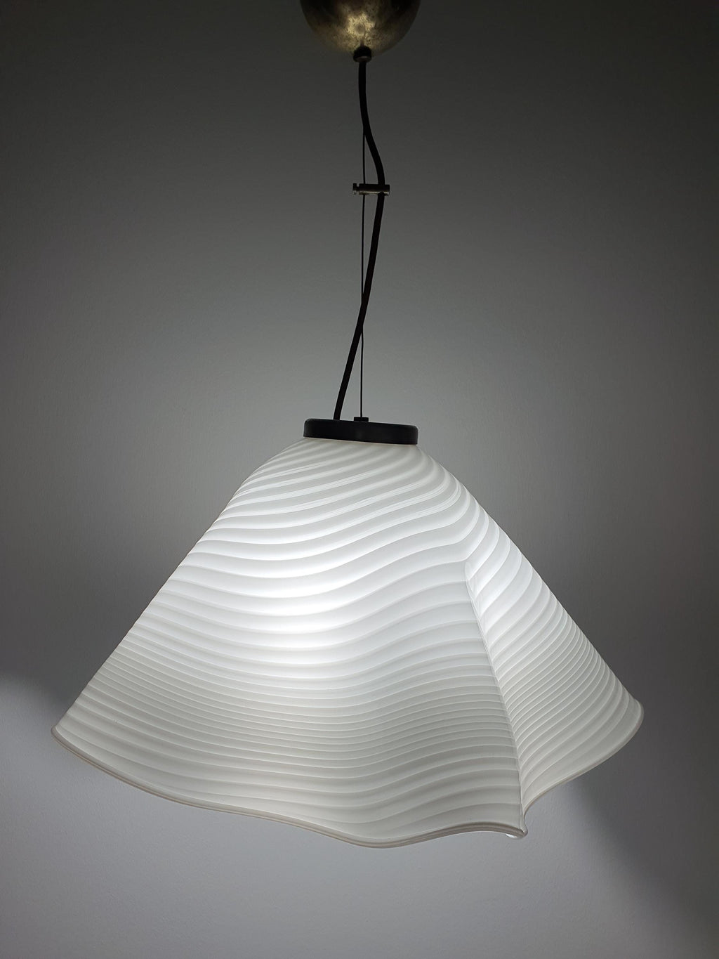 Murano white swirled glass pendant — adjustable cord and gold fitting detail