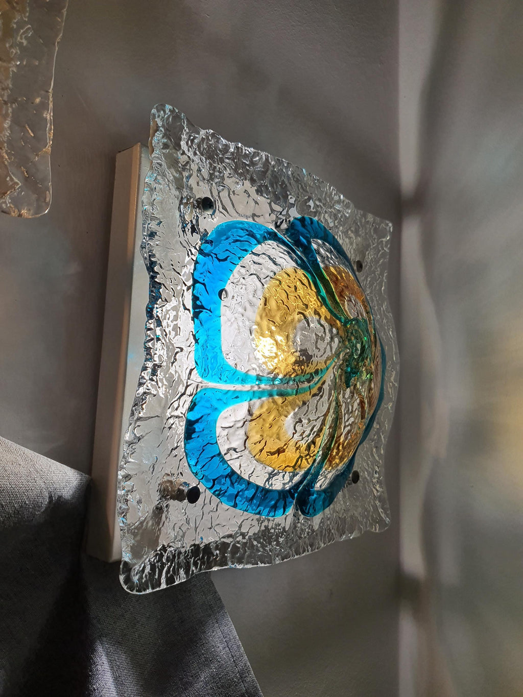 Mazzega Murano floral sconce side profile, showing 10cm depth, organic petal arrangement on white square metal base