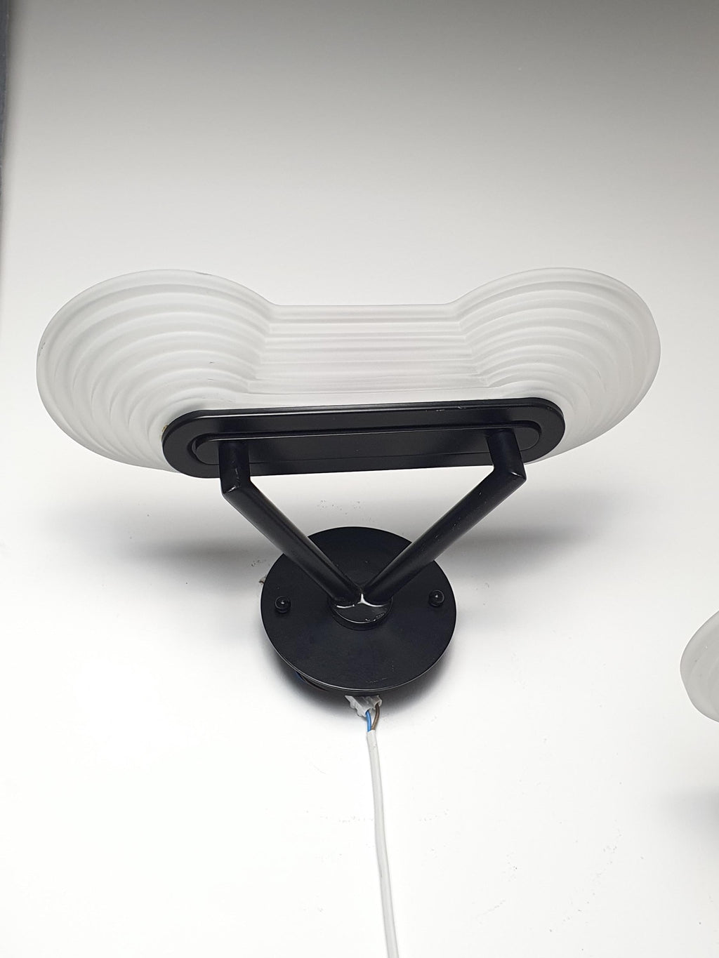 Vintage Italian Memphis Postmodern wall light side profile, showing 25cm depth, stepped pyramid satin glass and black metal base
