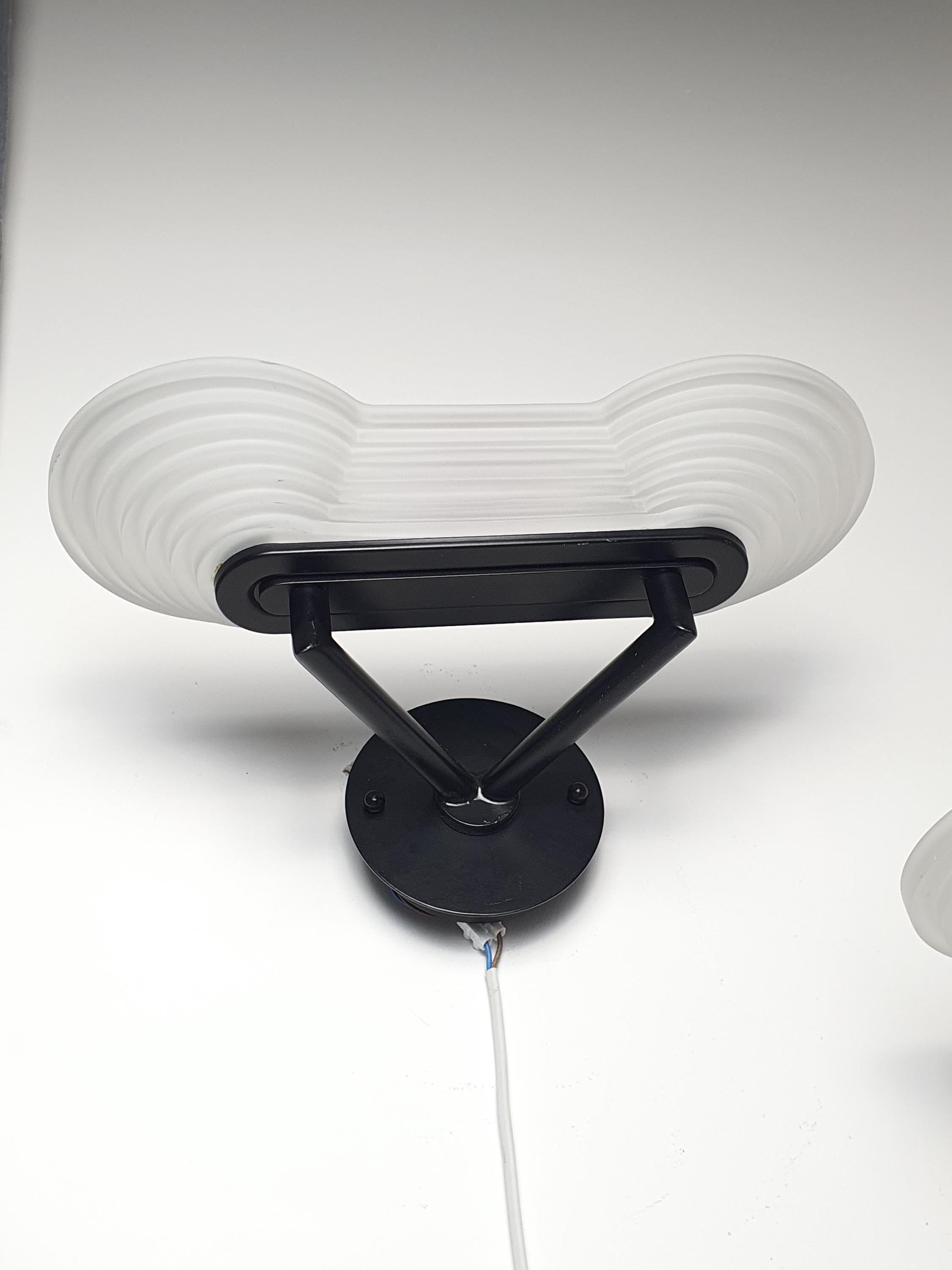 Vintage Italian Memphis Postmodern wall light side profile, showing 25cm depth, stepped pyramid satin glass and black metal base