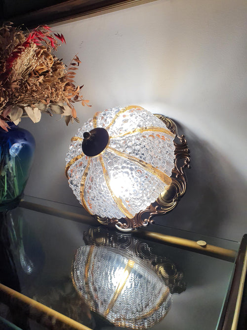 Art-déco-Deckenlampe aus Gestempeltem Transparentem und Irisierendem Glas auf Messingbasis