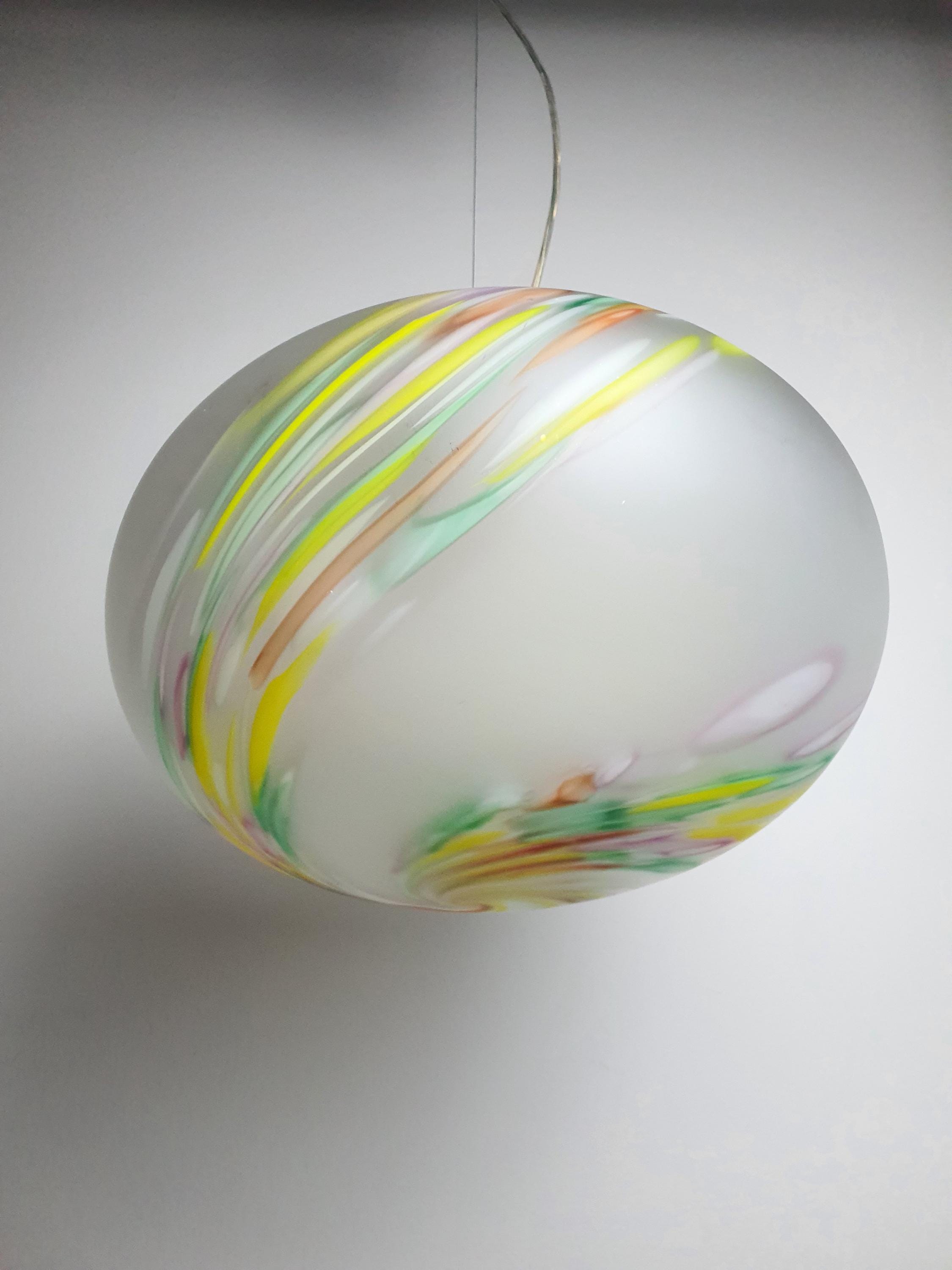 Vintage Satin-Kugel-Pendelleuchte aus Muranoglas | Due P. Mehrfarbig Gesprenkelte Kugel | Italienische MCM-Beleuchtung