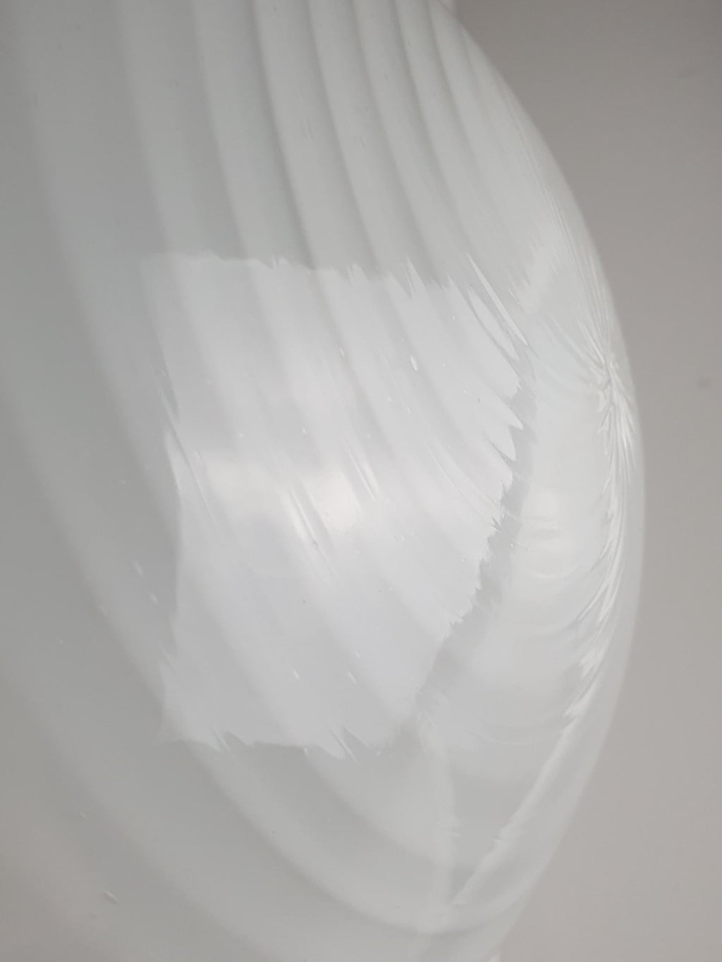 Petite Lumière / Applique Flush Mount Vintage en Verre de Murano Tourbillon Blanc – Minimaliste Scandinave