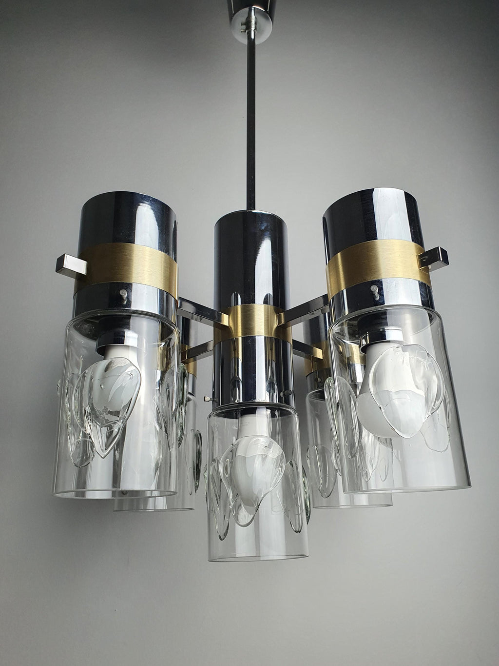Vintage Space Age Sputnik chandelier front view, five-arm chrome gold composition, handcrafted glass diffusers, 52cm diameter