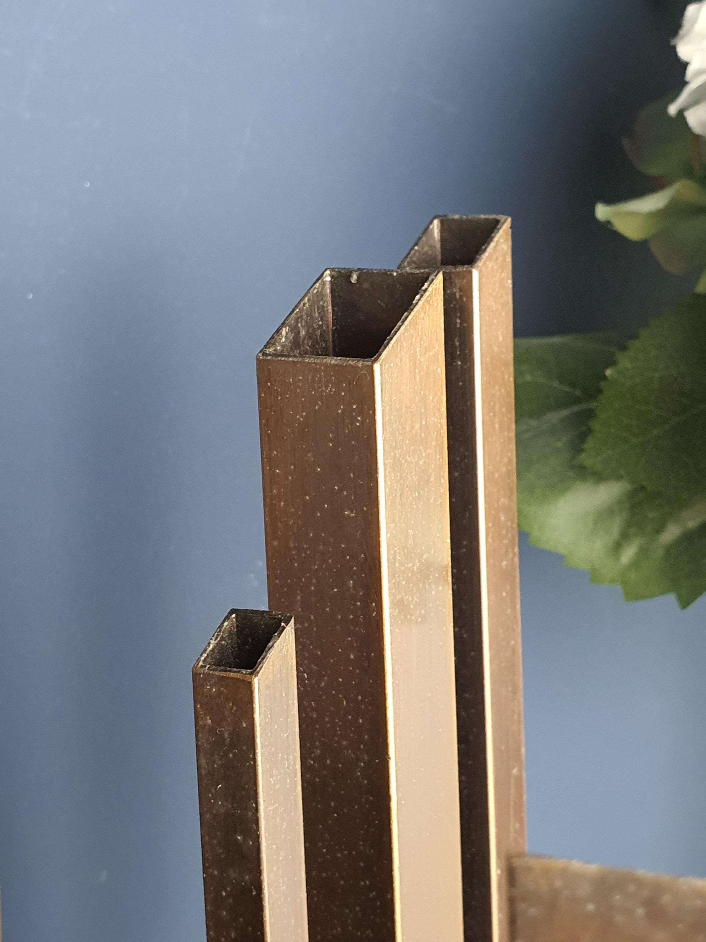Signed Carlo Brutalist table lamp from above, showing radial metal element arrangement on wooden cube base