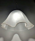 Vintage-Muranoglas Fazzoletto Pendelleuchte, Satin weiß pulegoso bubbles, floral ruffled form, Italy