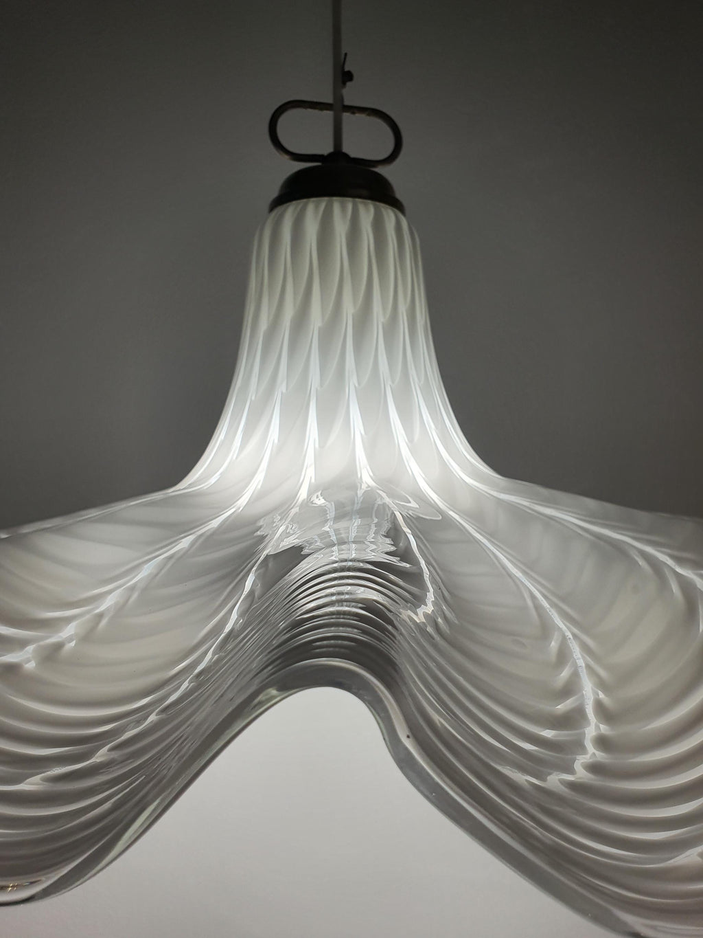 Underside view of white Murano glass Fazzoletto pendant, E27 socket, gold ring hardware