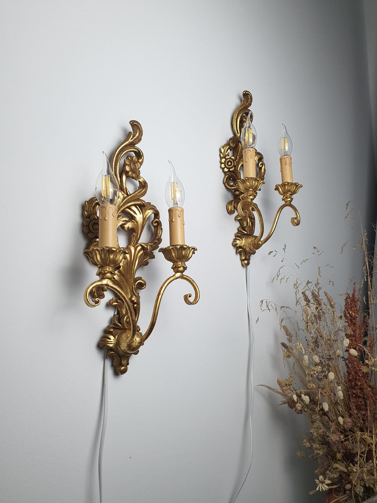Pair of 1990s Italian carved wood sconces with gold-toned finish
