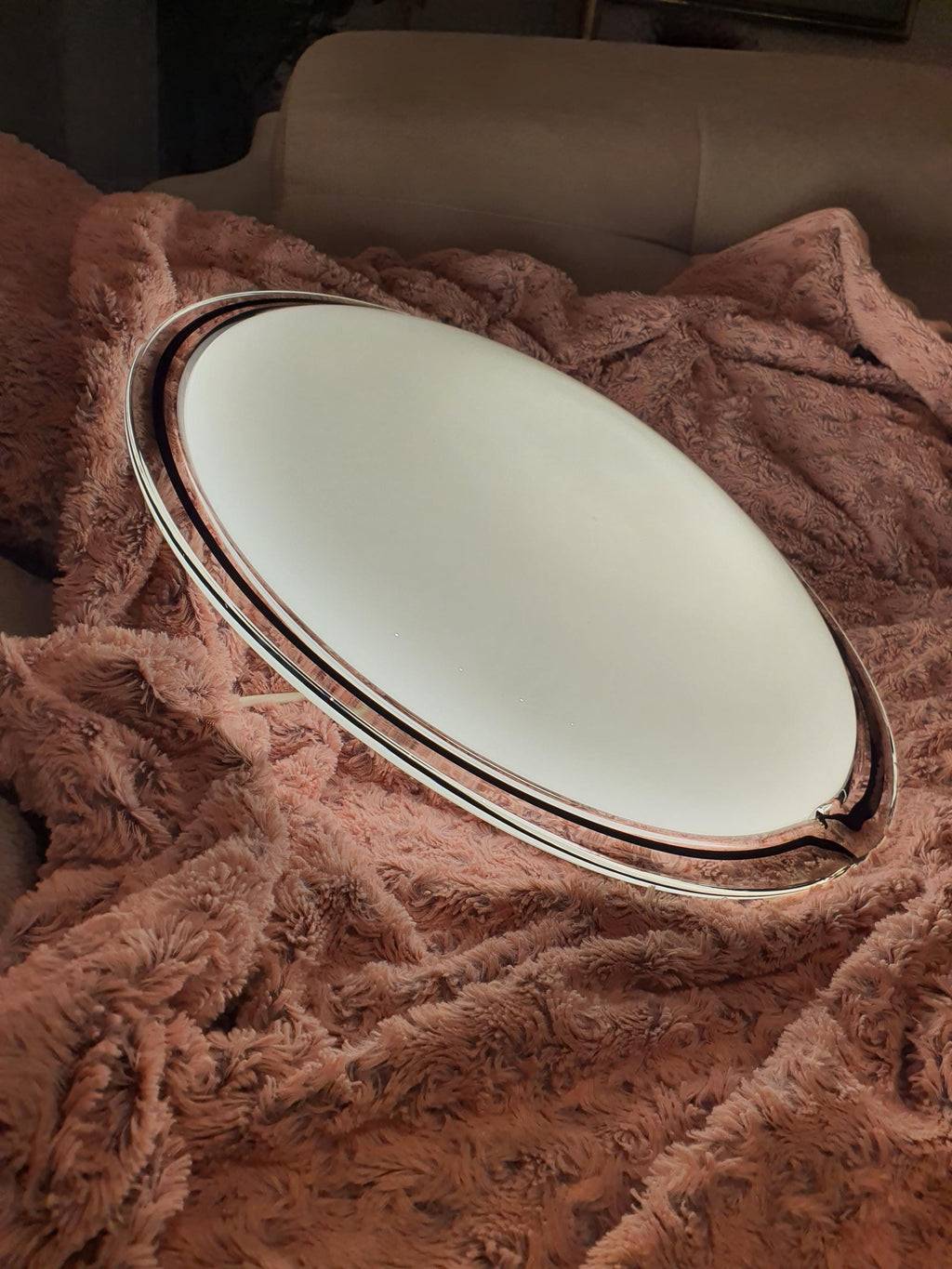 Большой муранский плафон | Винтажный итальянский потолочный светильник белого цвета с чёрным акцентом