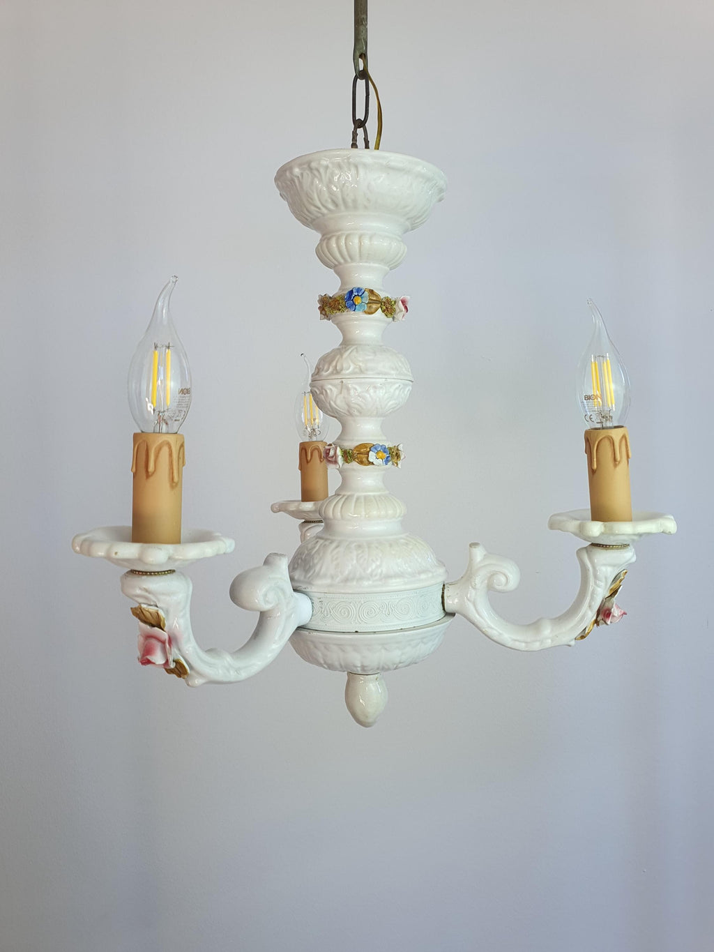 Vintage 1970s Italian ceramic chandelier in cottage farmhouse style
