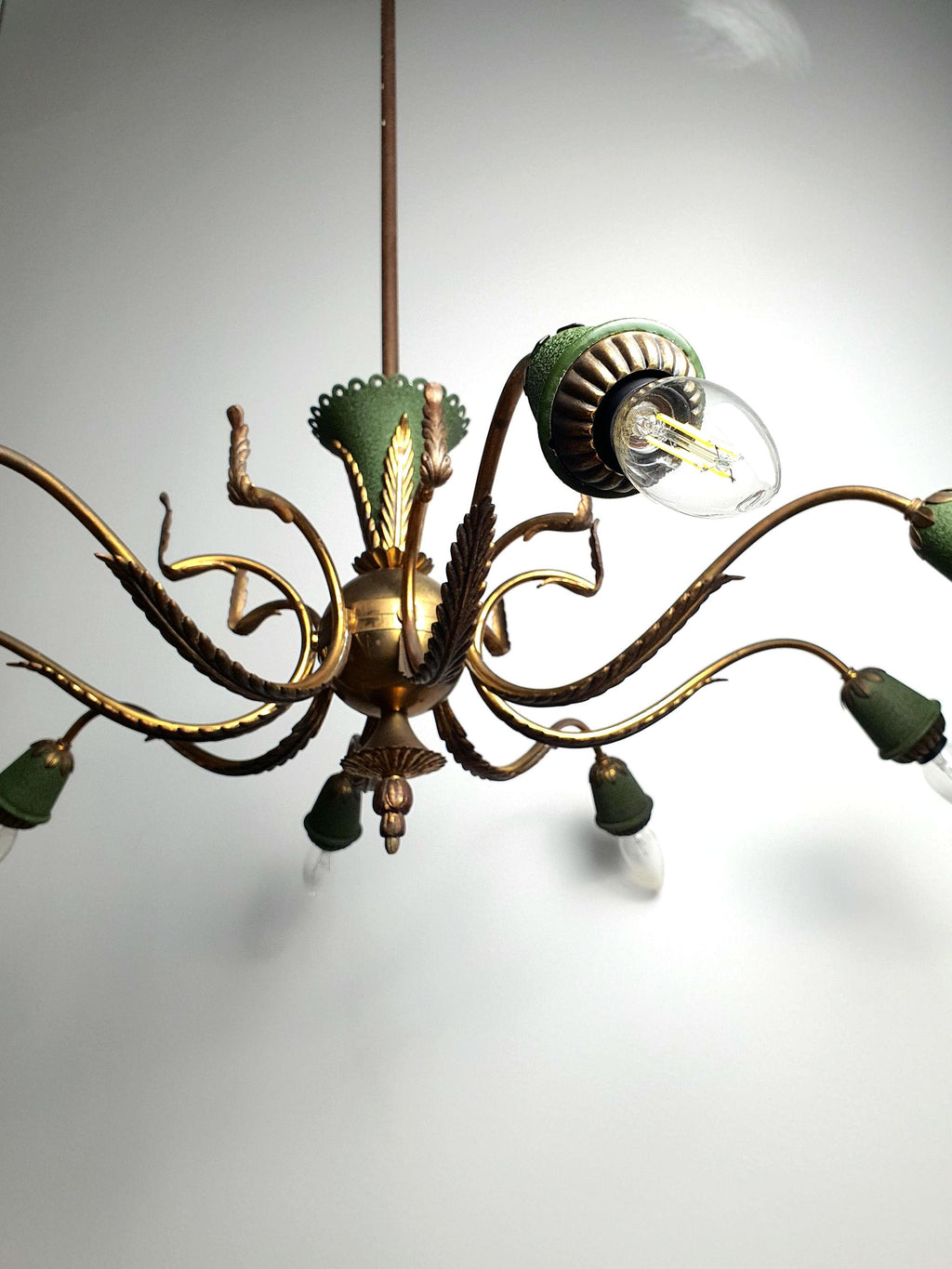 Vintage 1950s Italian 8-arm Sputnik chandelier, brass bronze and green finishes, decorative leaf motif, MCM statement, Italy